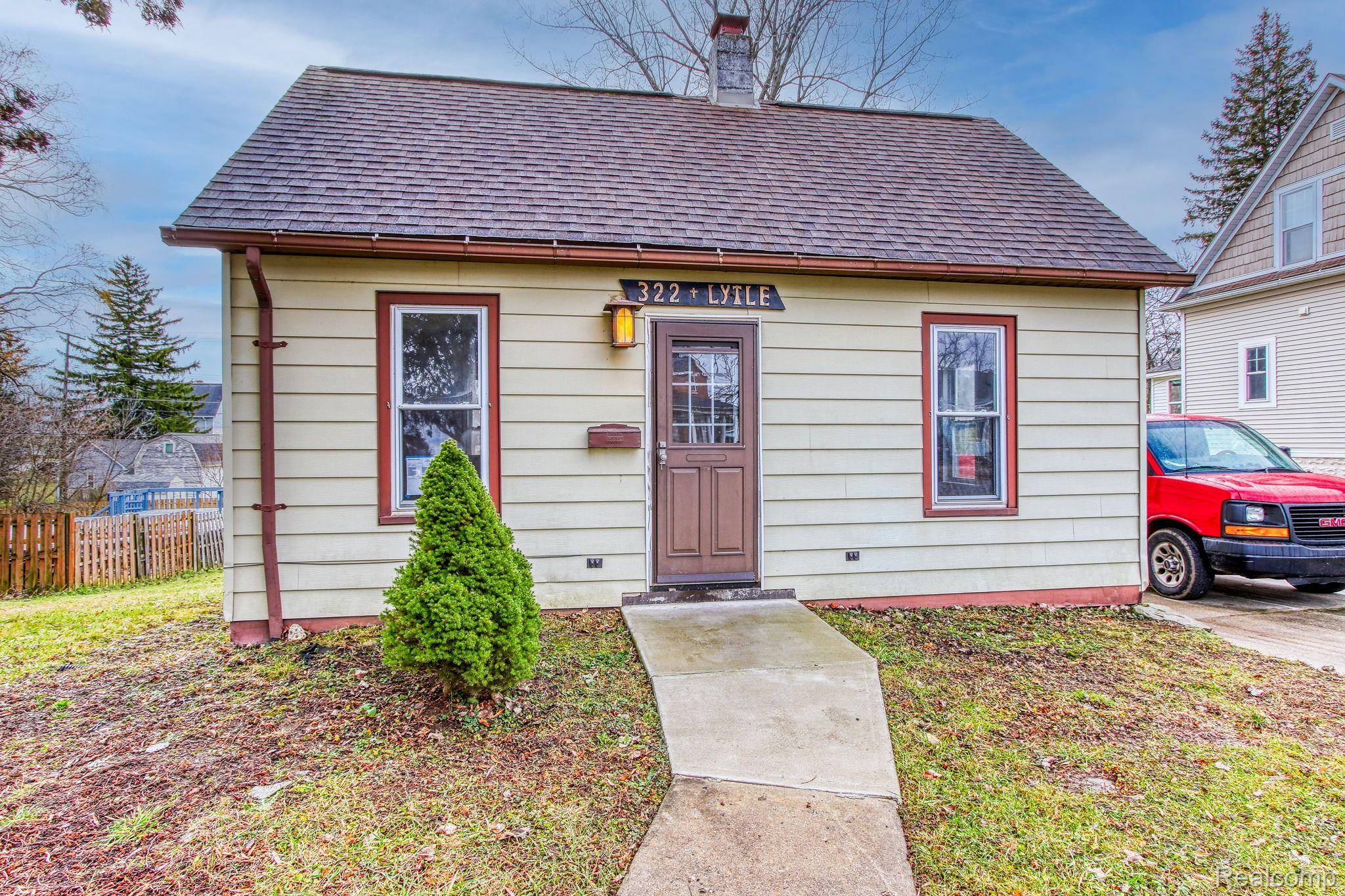 Harbor Beach, MI 48441,322 LYTLE AVE