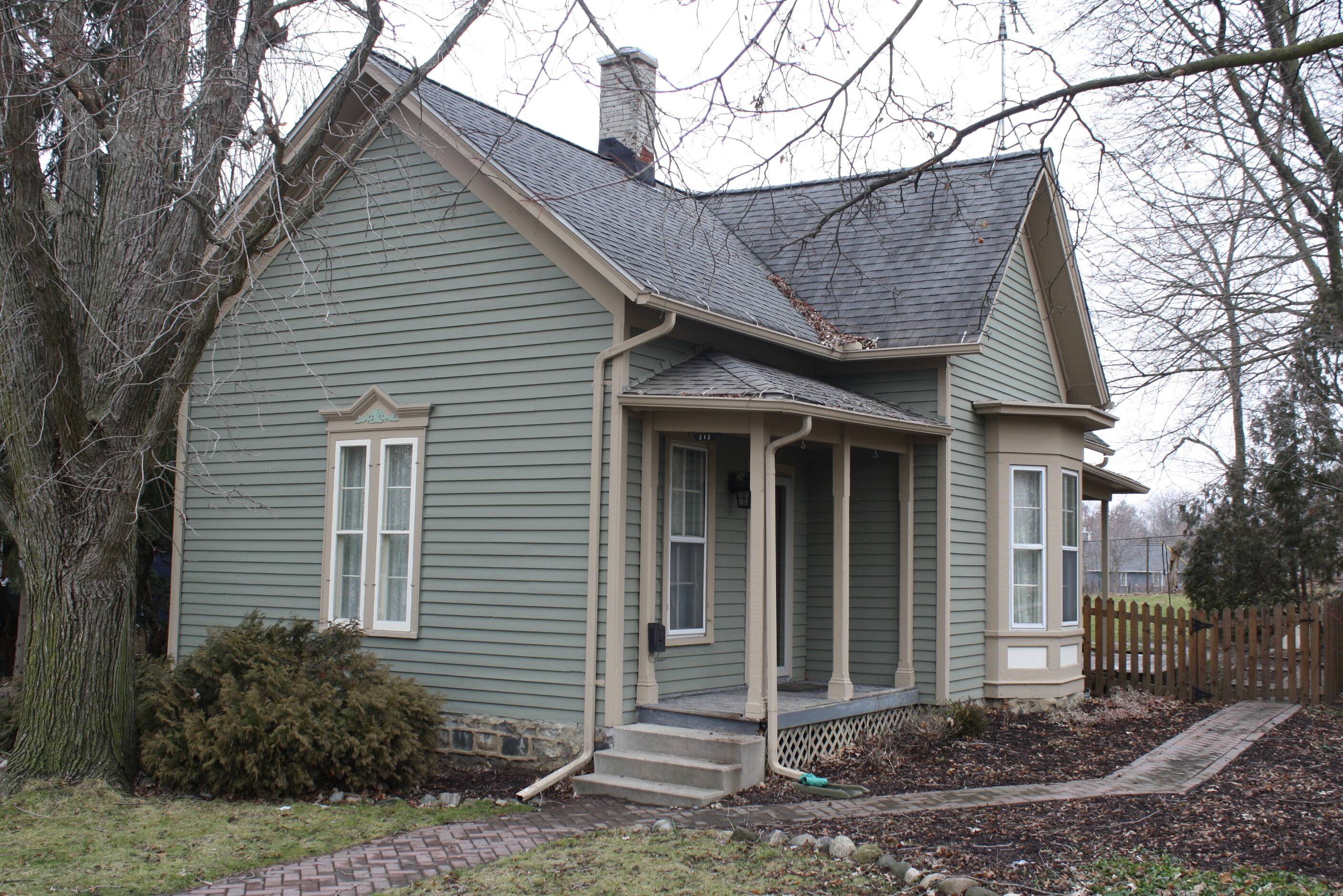 Saline, MI 48176,212 N Ann Arbor ST