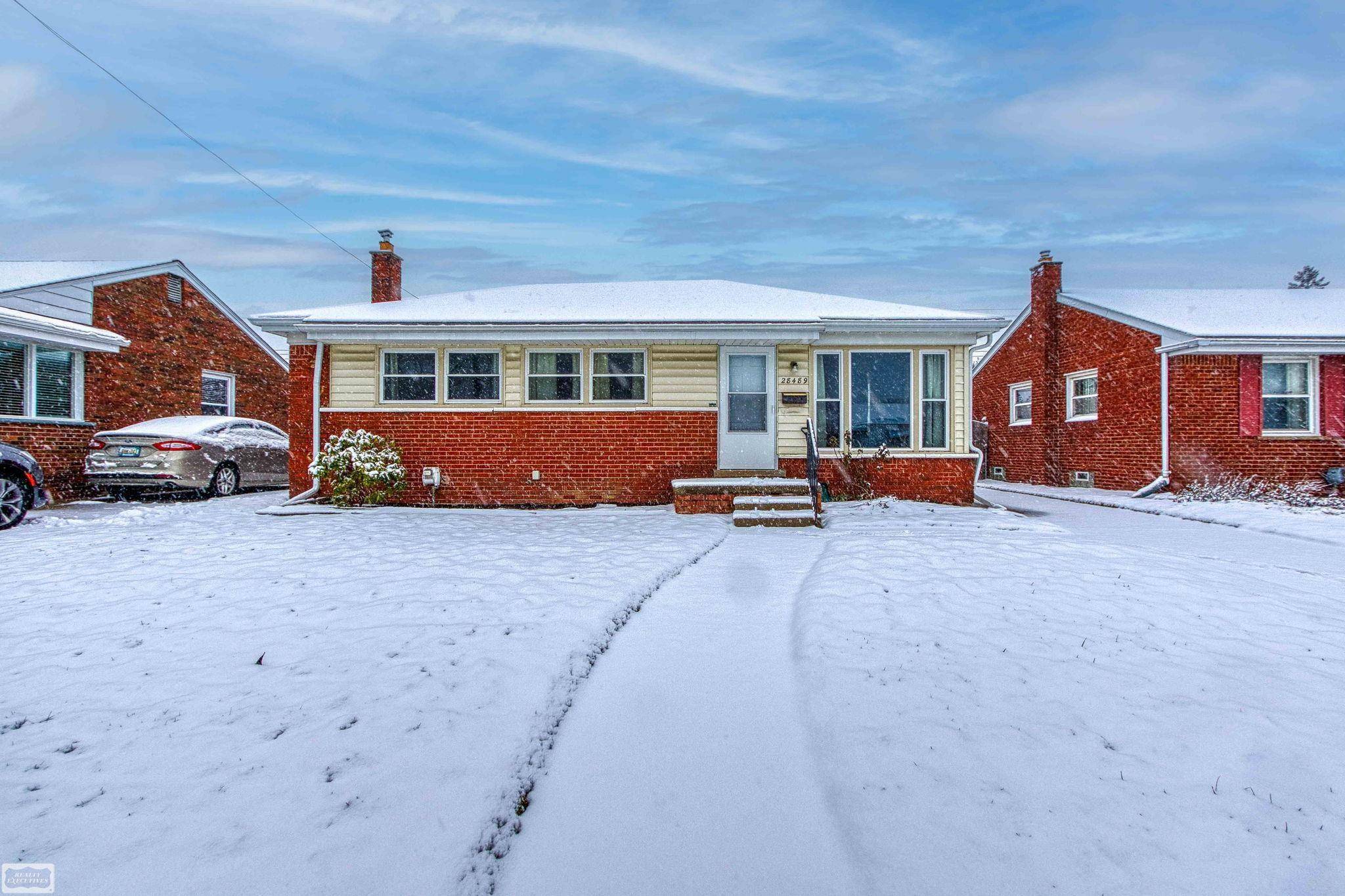 Roseville, MI 48066,28489 Floral