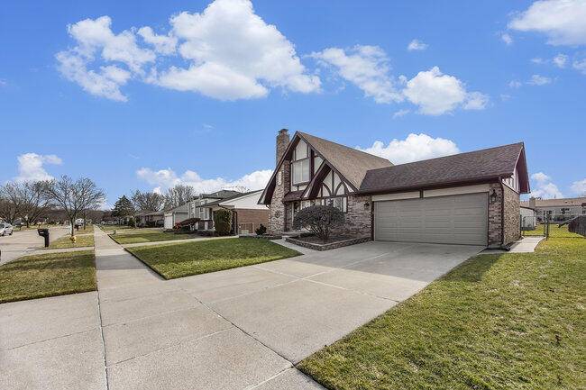 Clinton Twp, MI 48038,19718 Jolgren DR