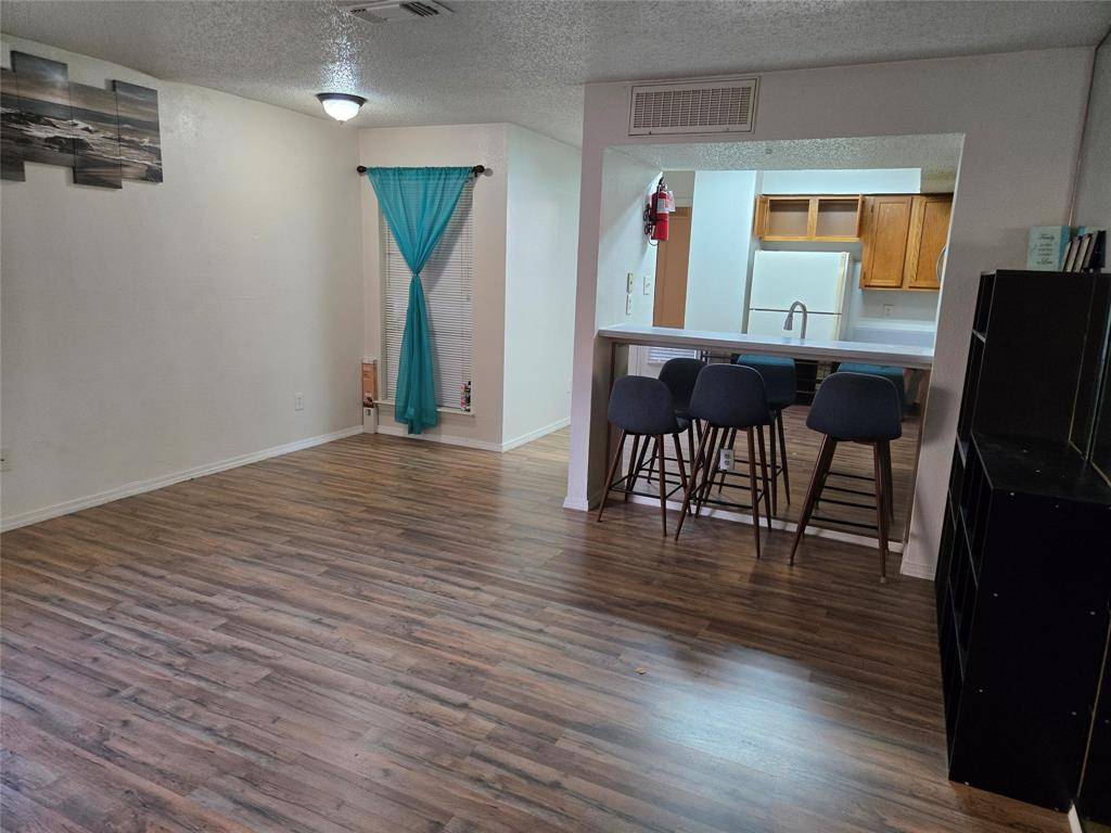 Dallas, TX 75243,9835 Walnut Street #107