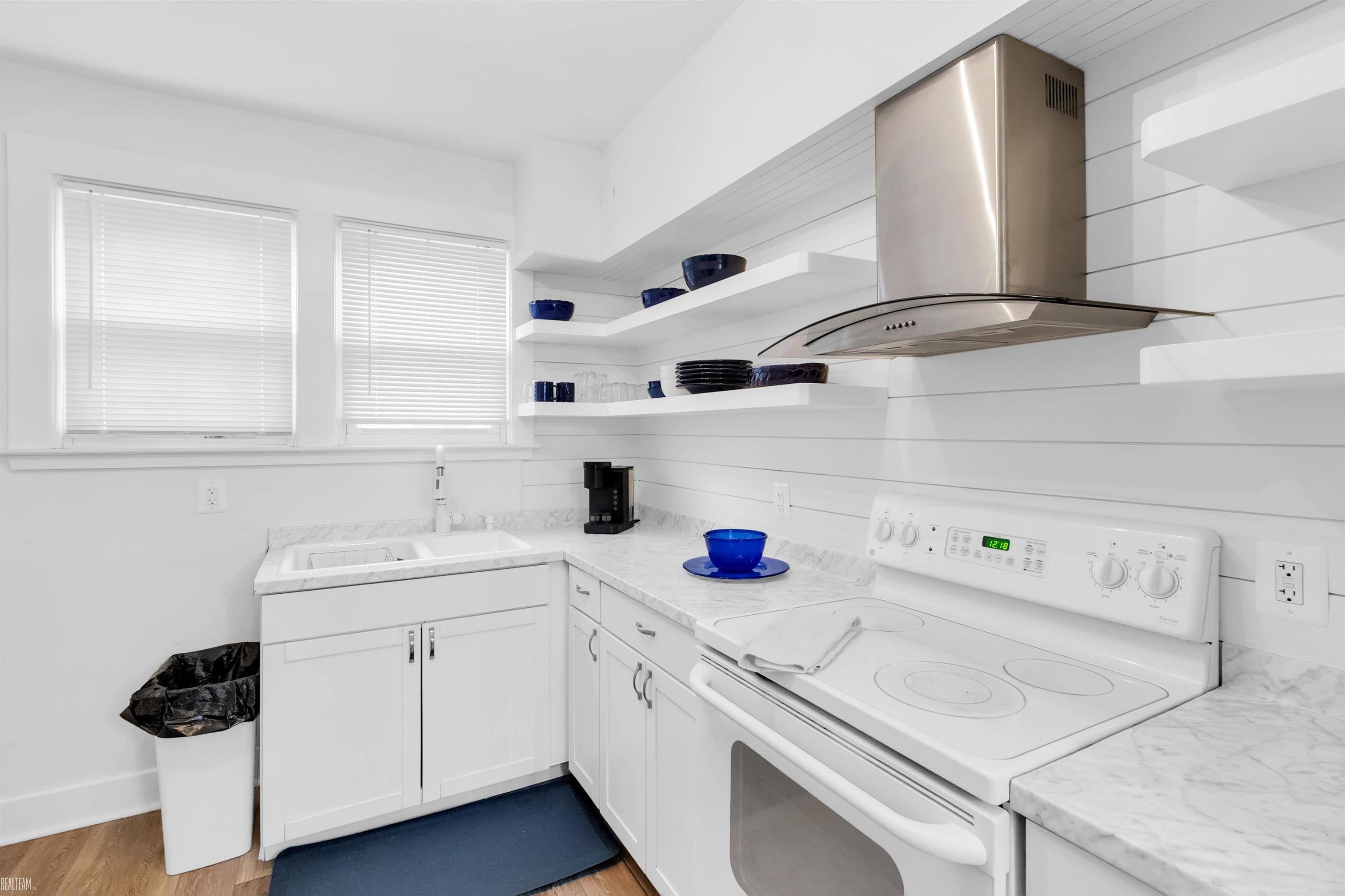 Detroit, MI 48221,17185 Quincy ST