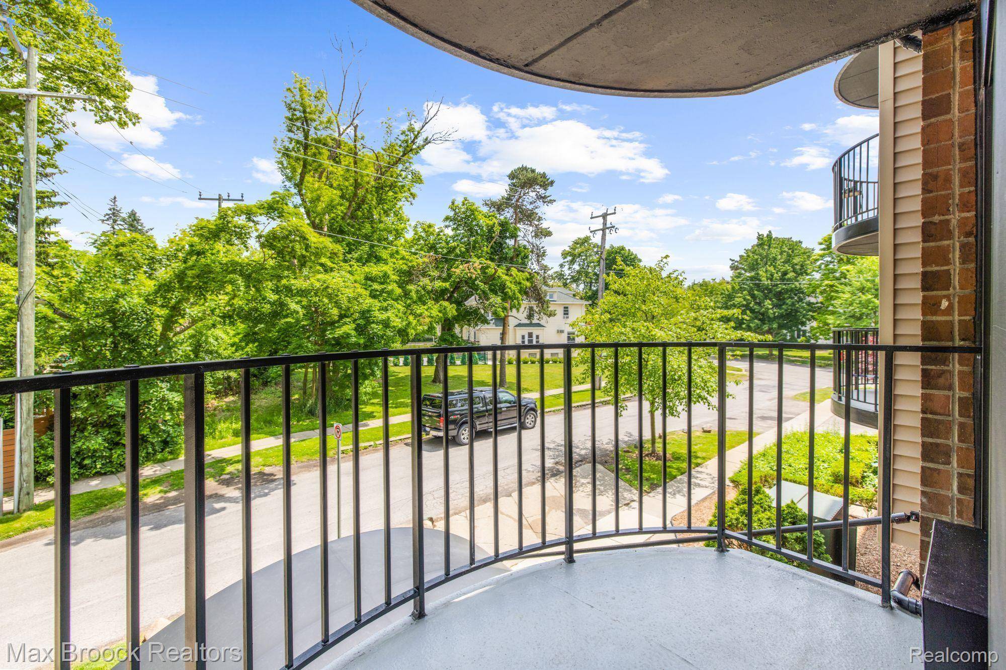 Birmingham, MI 48009,35300 N WOODWARD AVE E #203