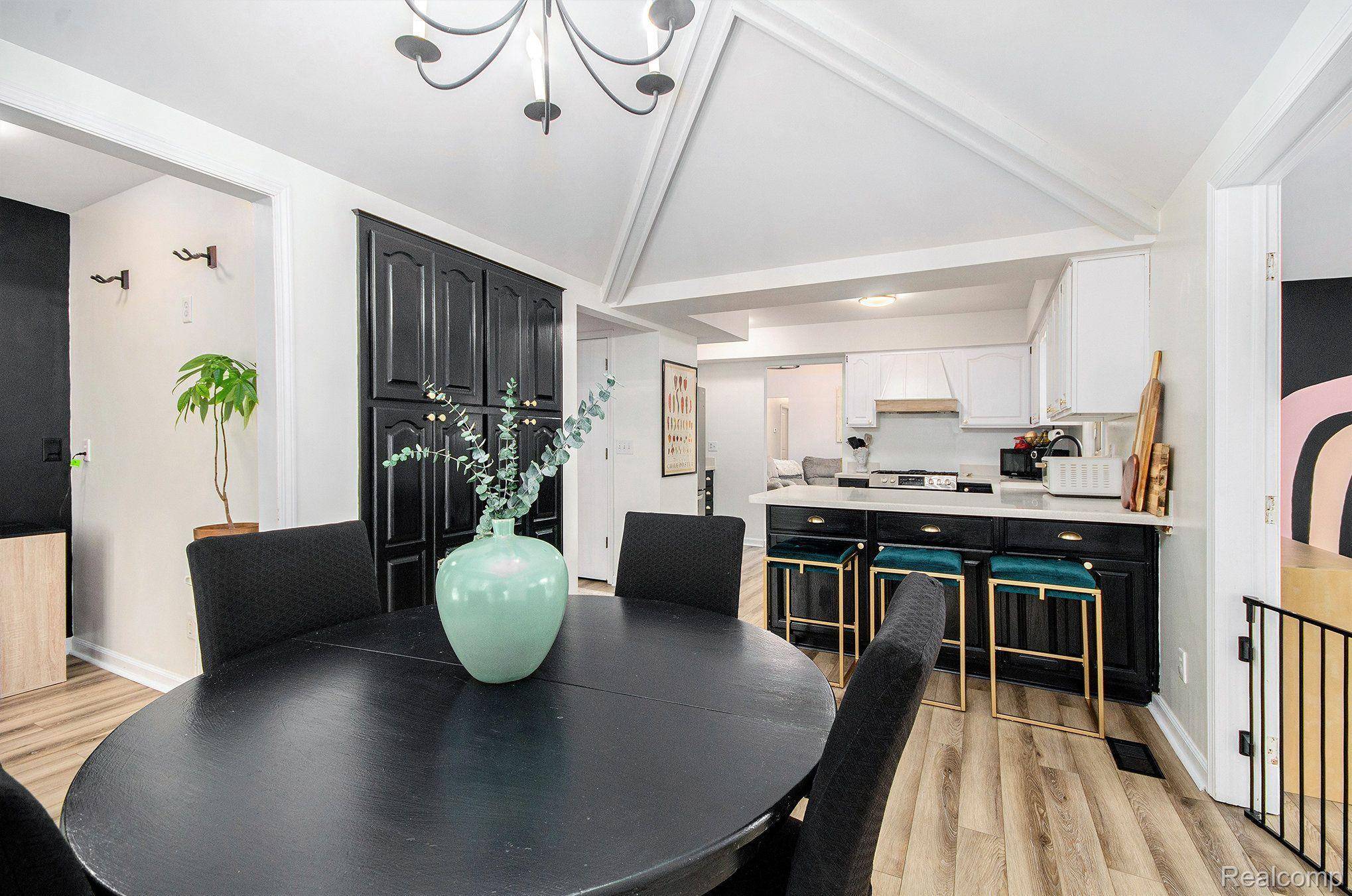 Clinton Township, MI 48035,23908 DEANHURST ST