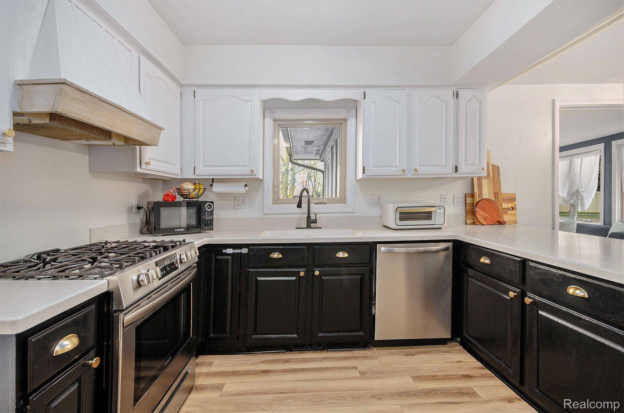 Clinton Township, MI 48035,23908 DEANHURST ST