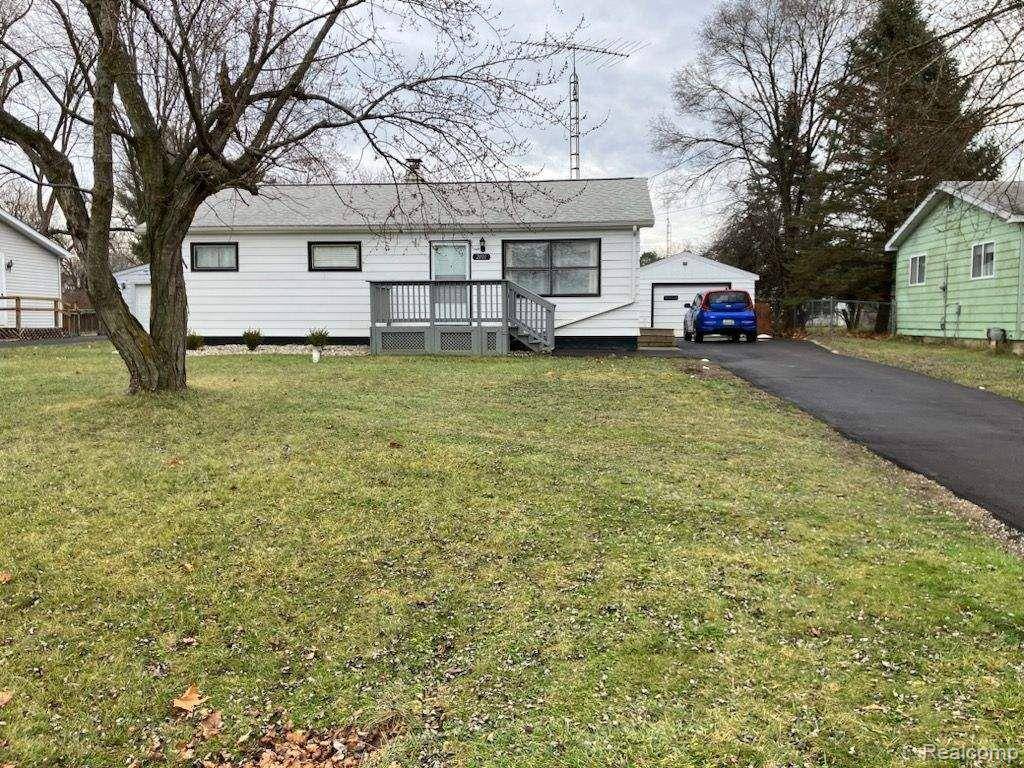 Burton, MI 48519,2101 SANDALWOOD DR