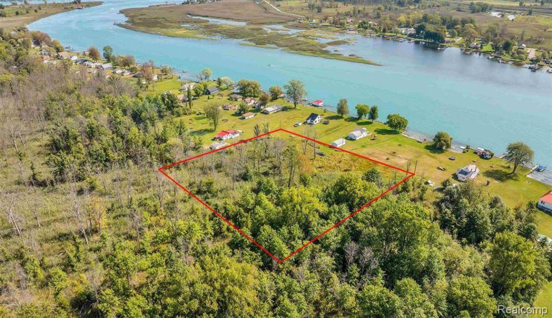 0 DICKINSON IS, Algonac, MI 48001