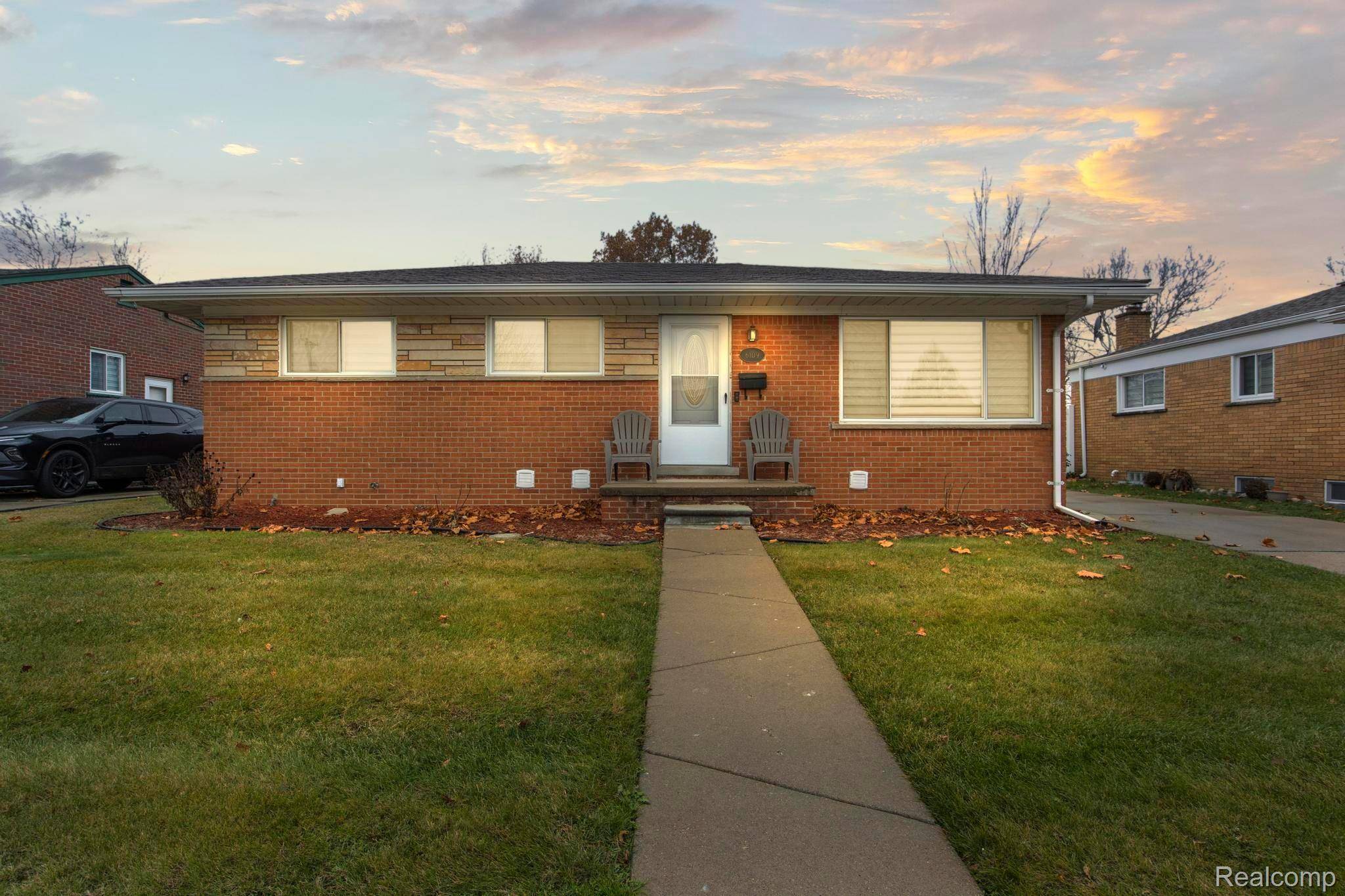 Dearborn Heights, MI 48127,6109 KINLOCH ST