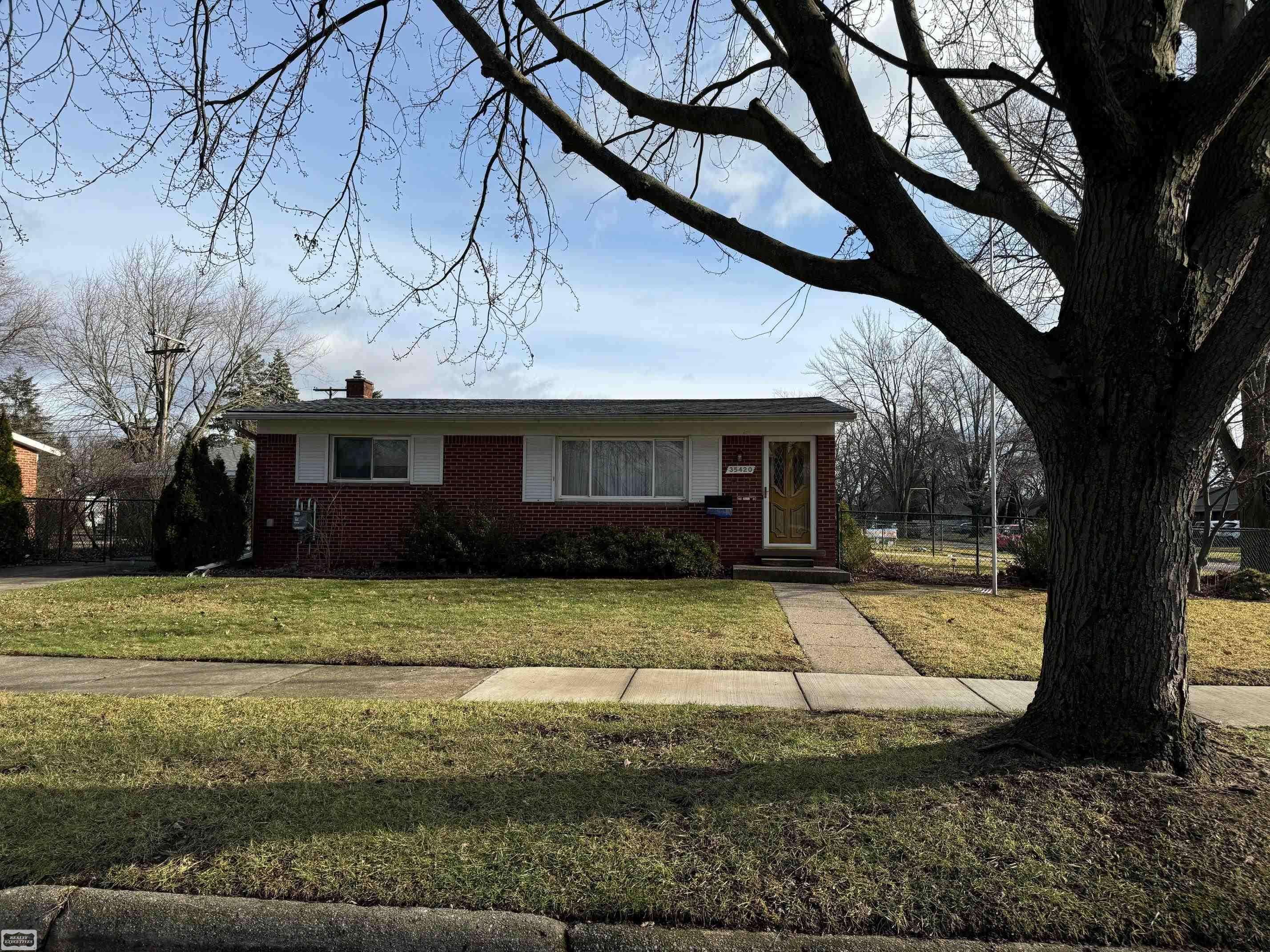 35420 Seville ST, Clinton Twp, MI 48035