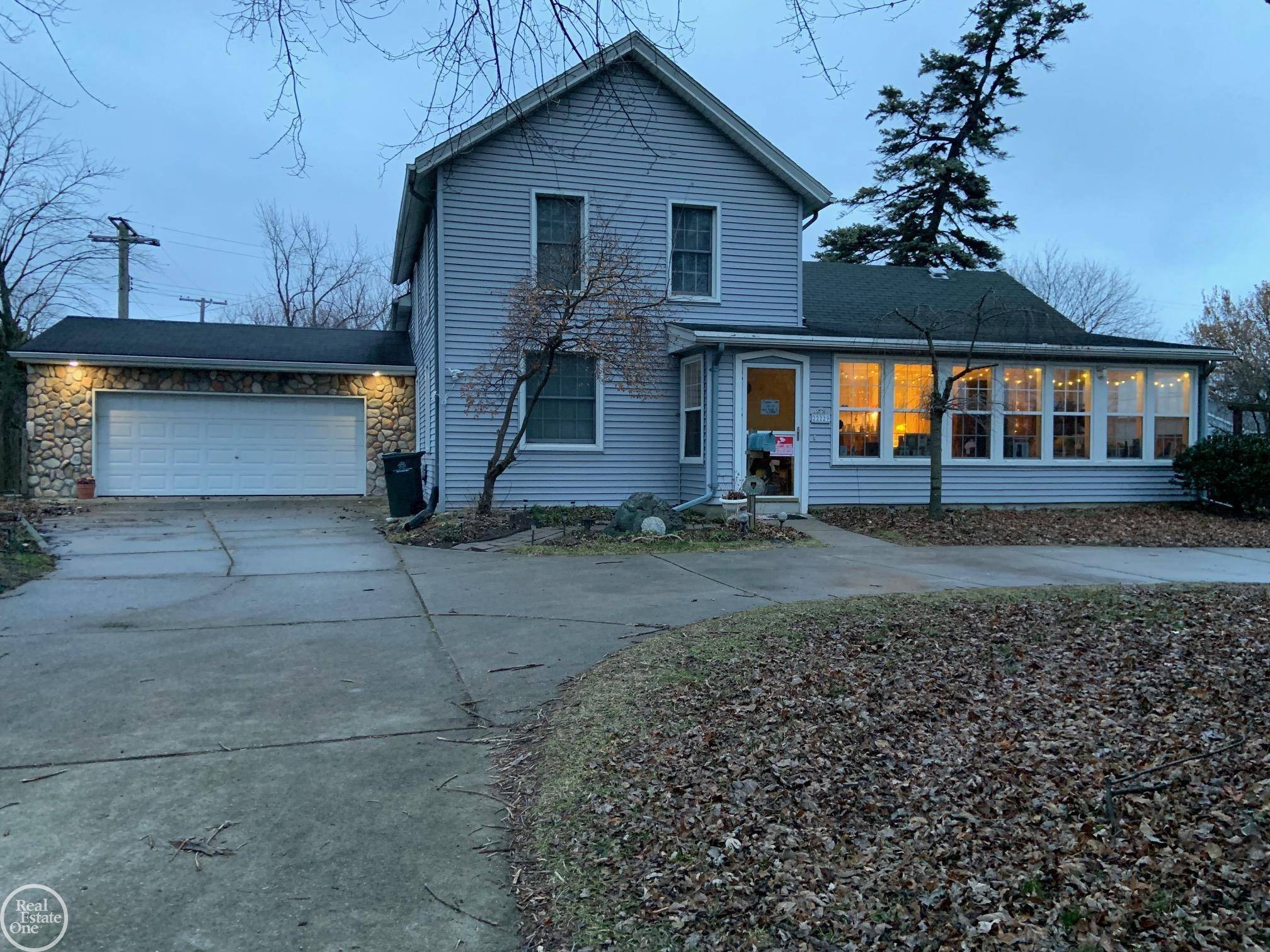 Saint Clair Shores, MI 48081,22229 E 12 Mile RD