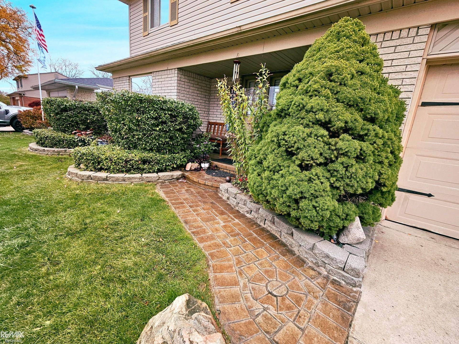 Woodhaven, MI 48183,23819 W FAIRWAY DR