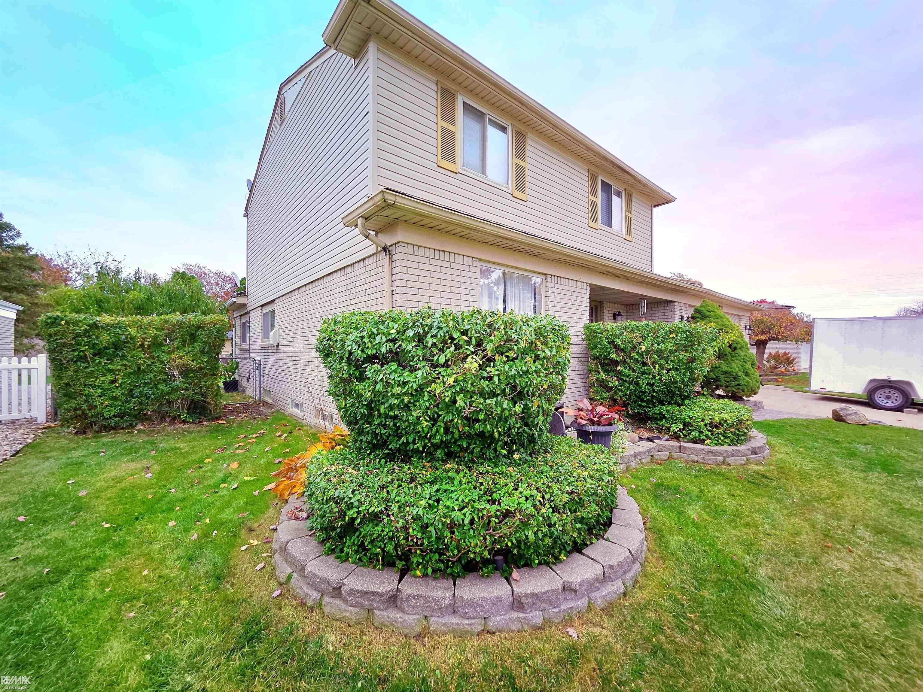 Woodhaven, MI 48183,23819 W FAIRWAY DR