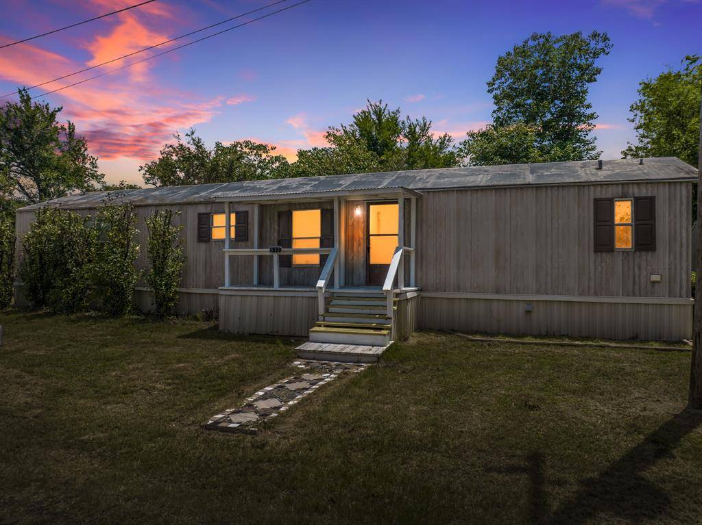 Lott, TX 76656,517 Poplar Street