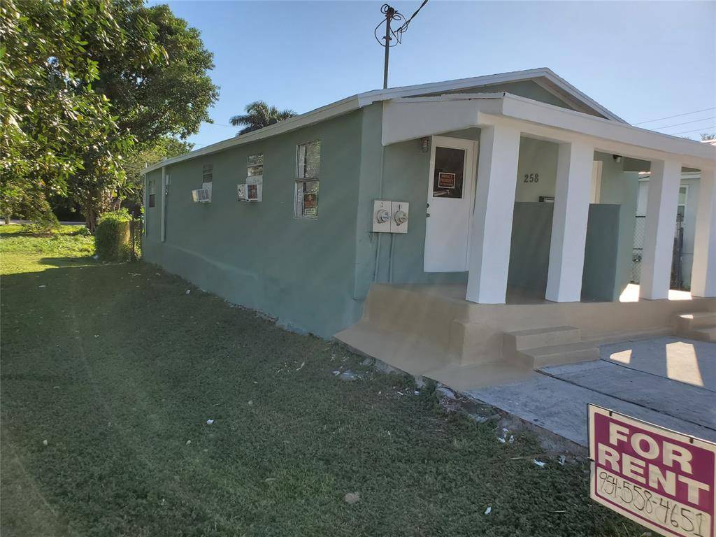 Pahokee, FL 33476,258 Adams Place #2