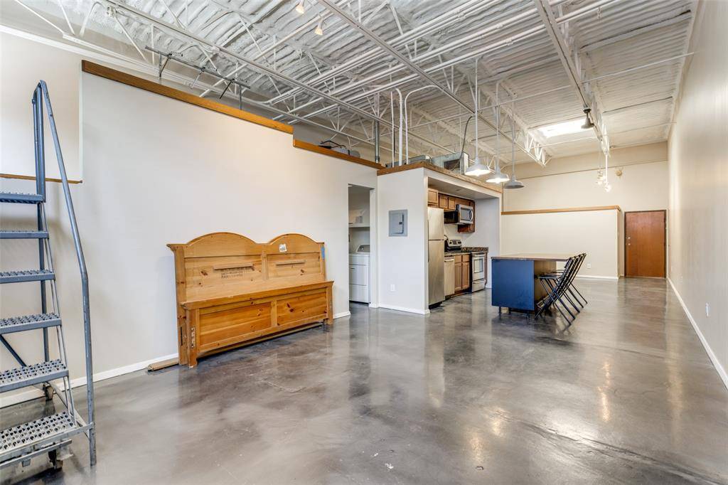 Dallas, TX 75215,1813 Clarence Street #11