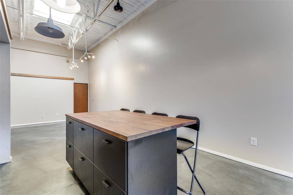 Dallas, TX 75215,1813 Clarence Street #11