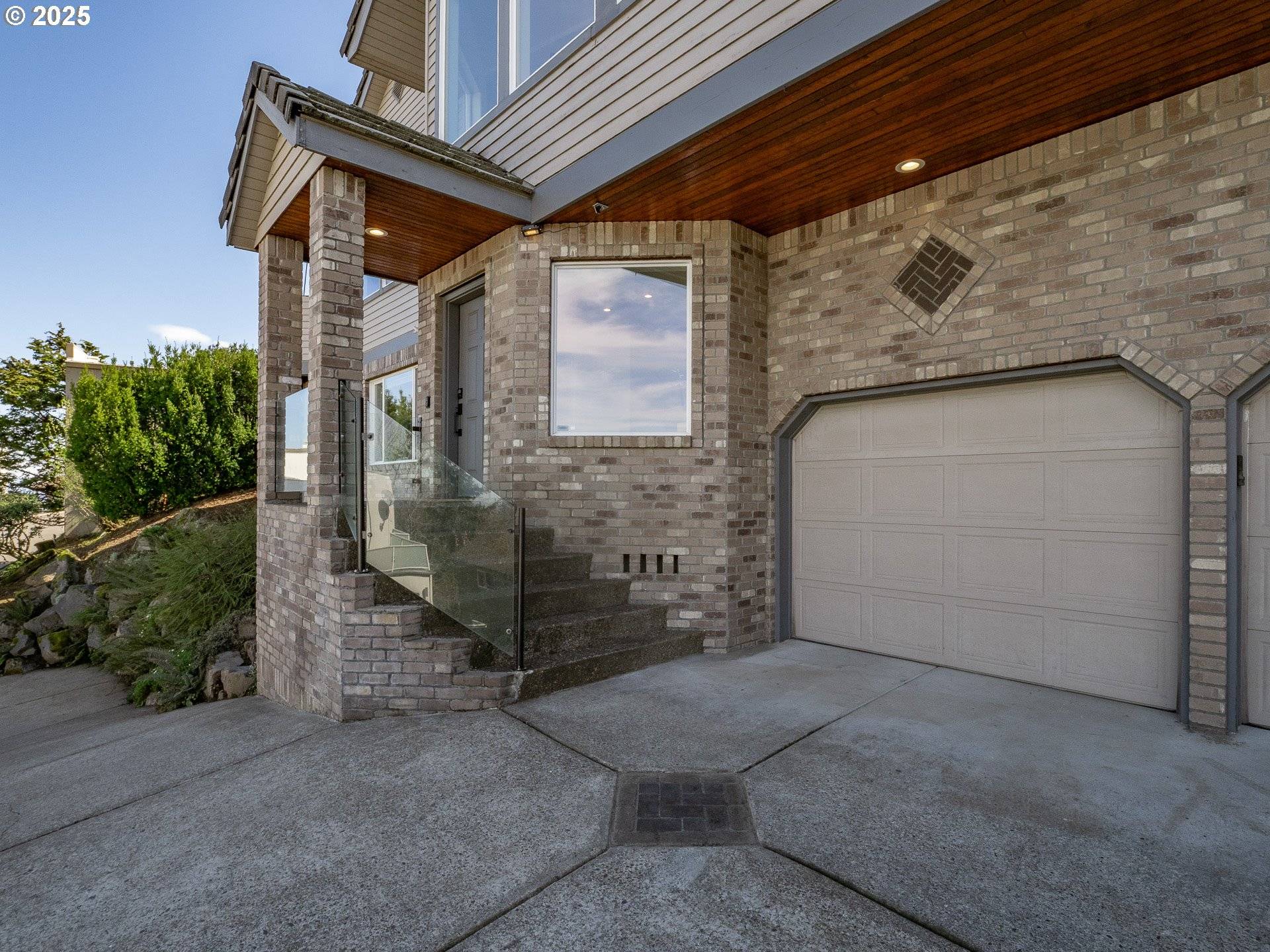 Lake Oswego, OR 97035,94 GARIBALDI ST