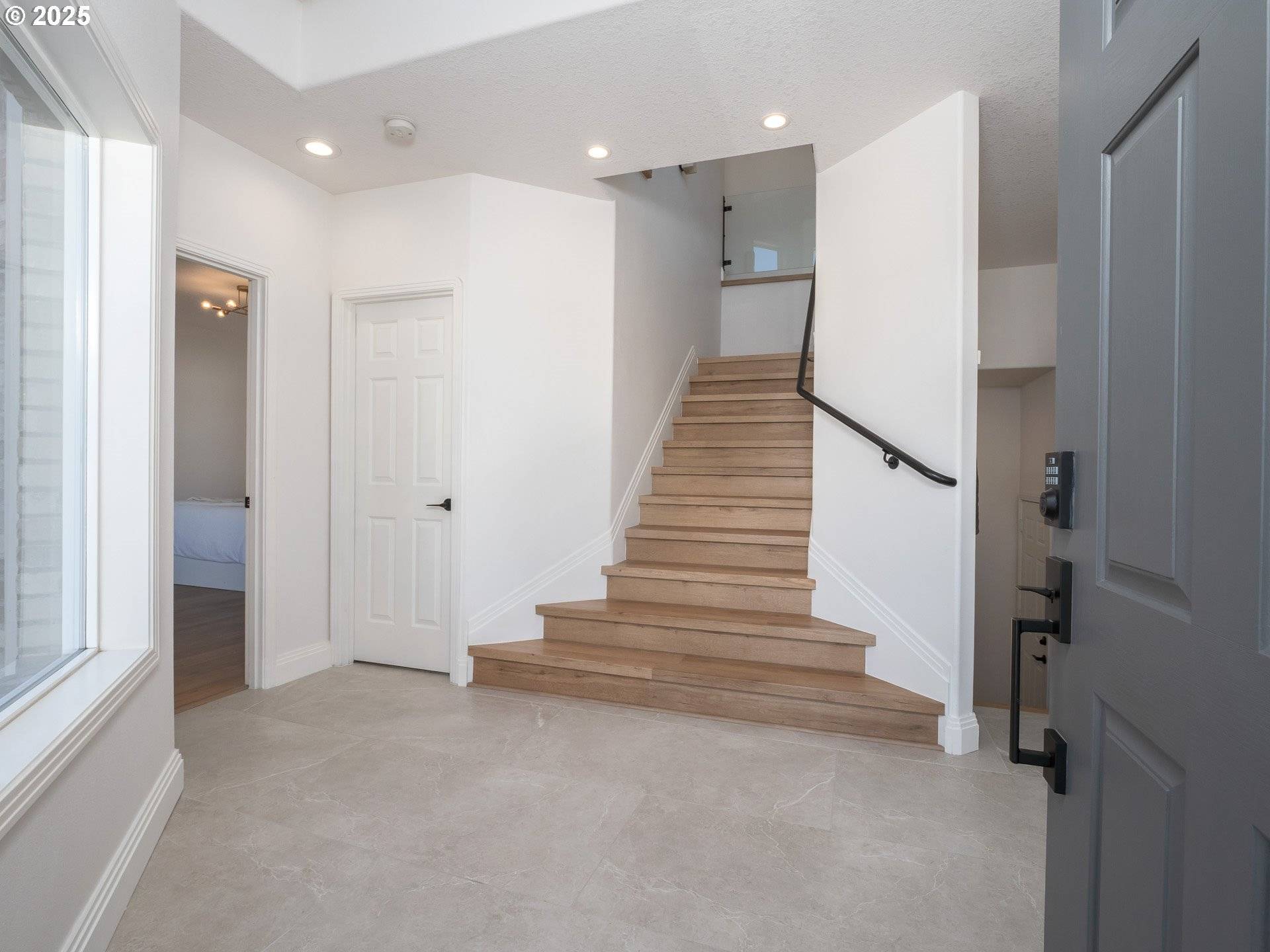 Lake Oswego, OR 97035,94 GARIBALDI ST