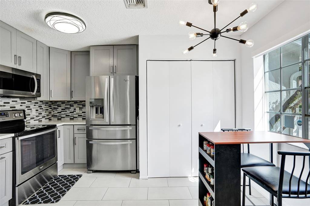 Deerfield Beach, FL 33442,1107 SW 44th Ter #1107