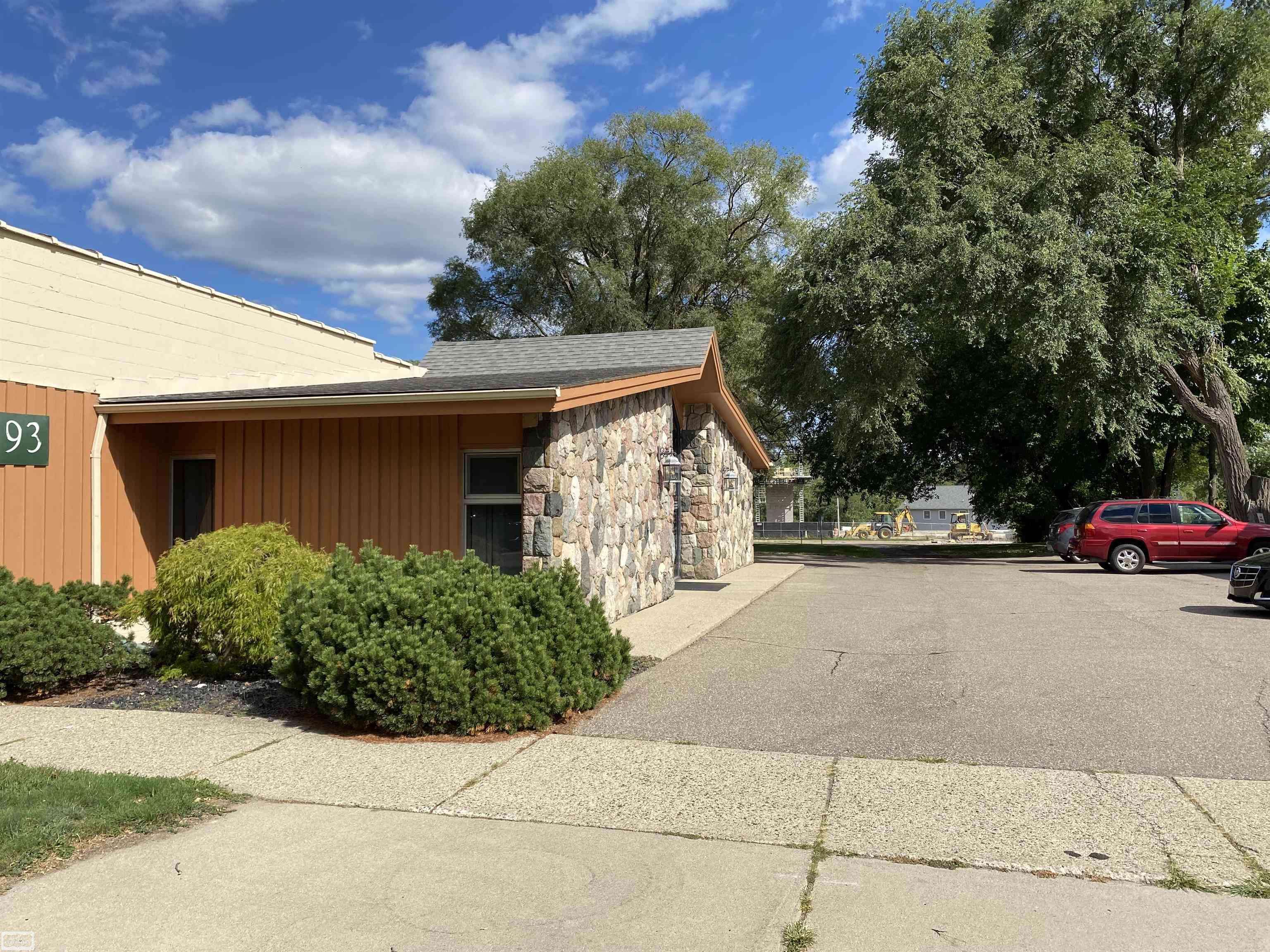 Mount Clemens, MI 48043,93 S Main St