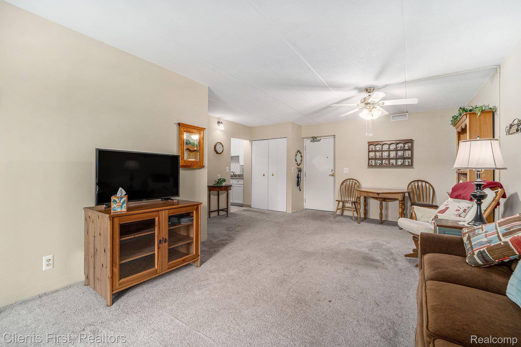 Dearborn, MI 48124,21800 Morley #116