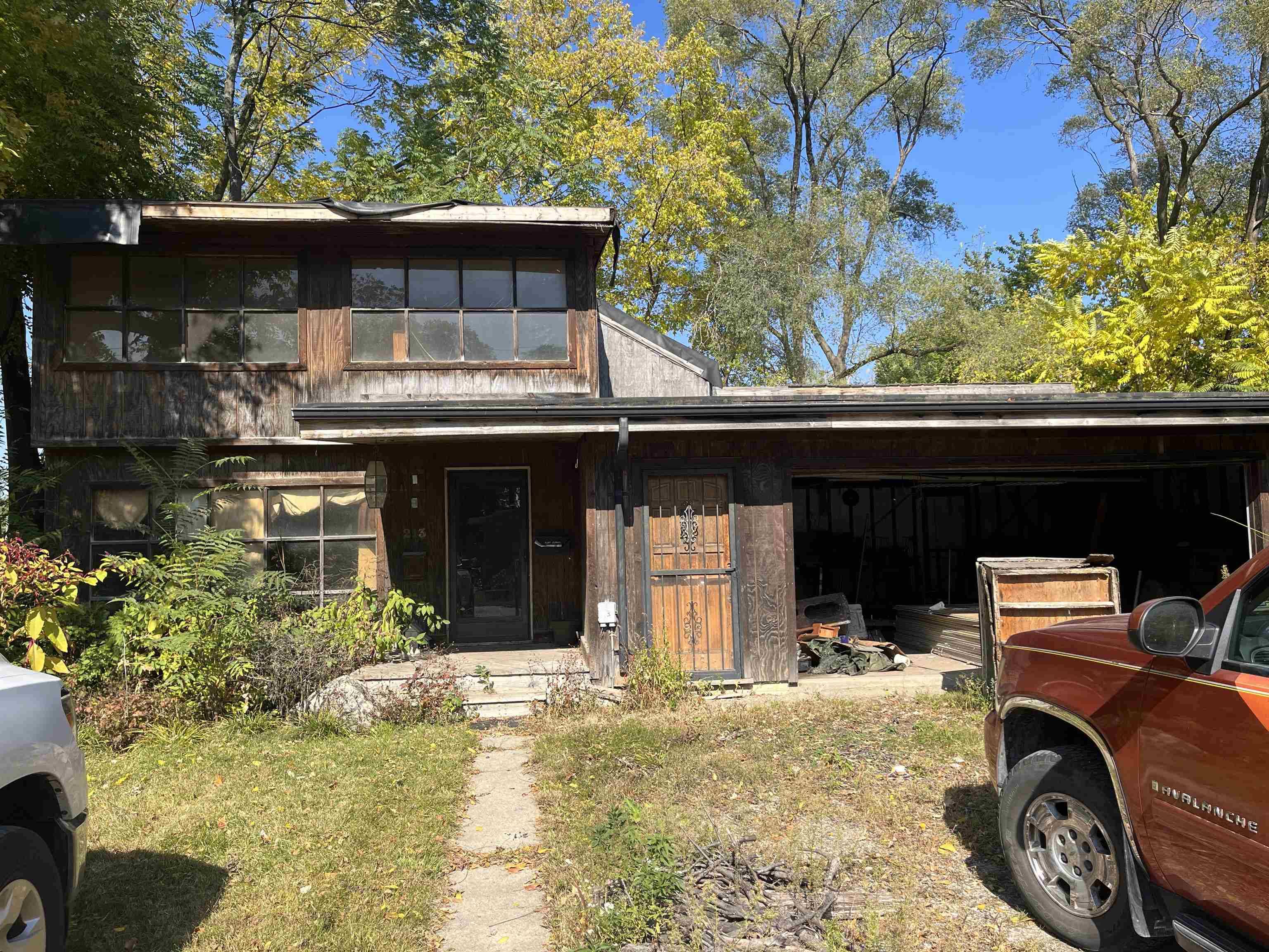 MI 48503,213 E Lakeview