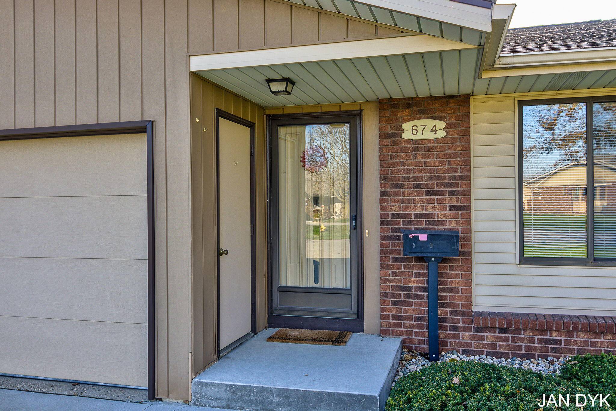 Grandville, MI 49418,674 Waterview CT