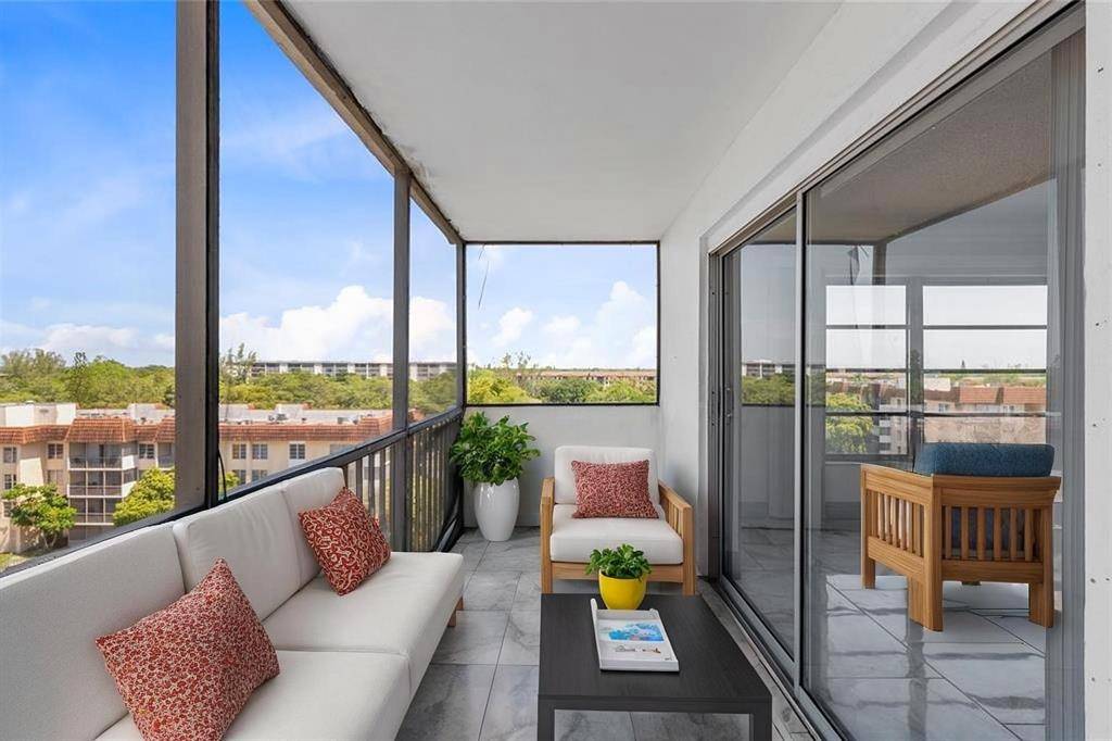 Lauderhill, FL 33319,4174 Inverrary Dr #715