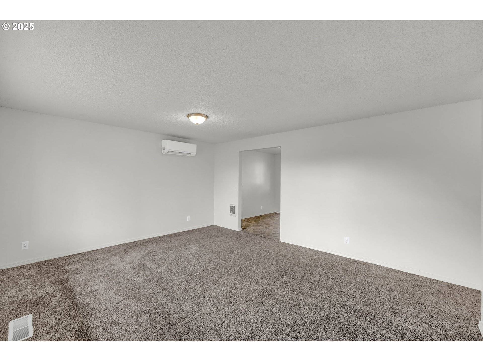 Eugene, OR 97404,609 WARRINGTON AVE