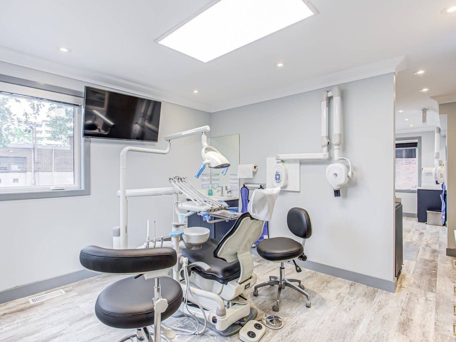 Richmond Hill, ON L4C 2N9,17 Bedford Park AVE