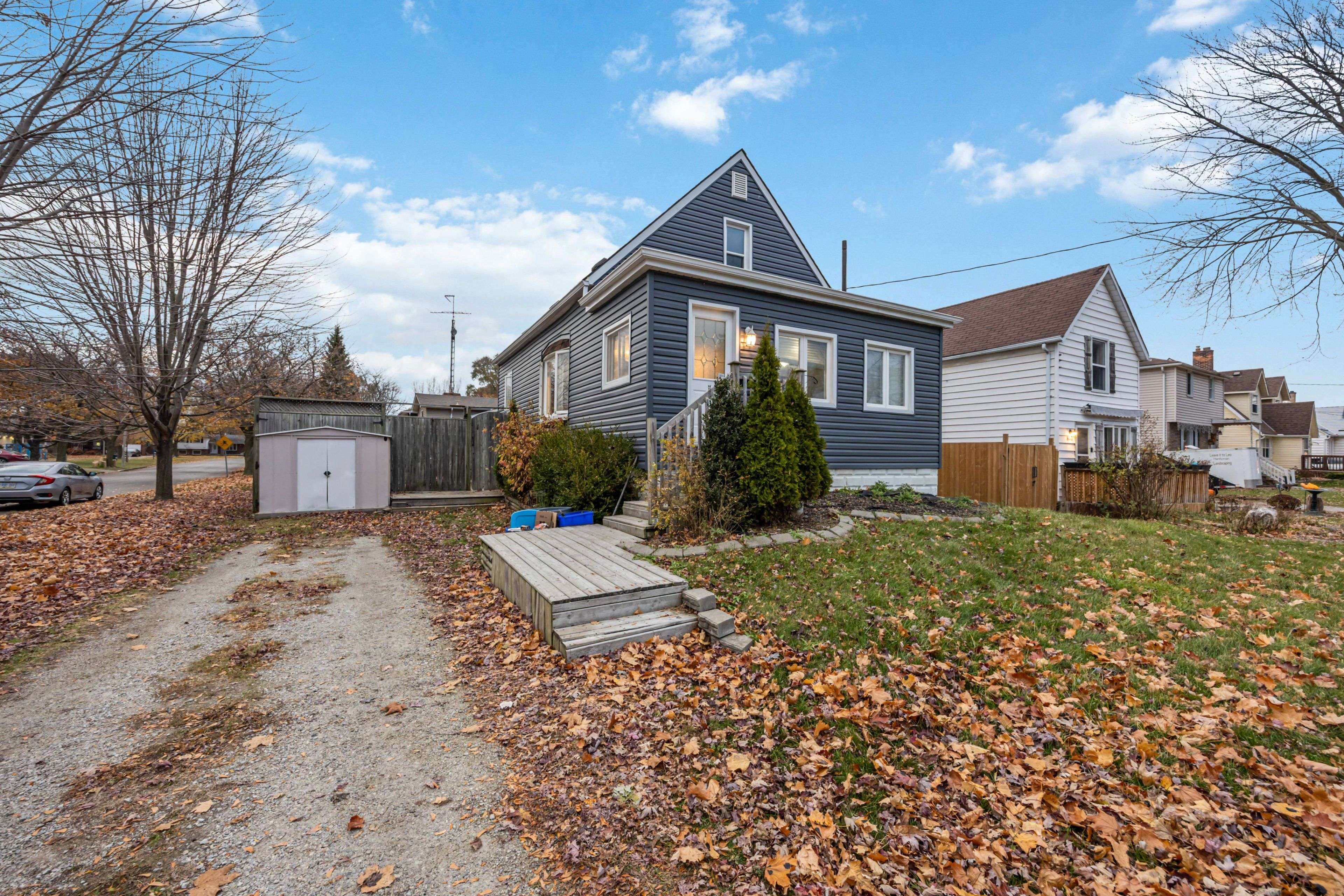 Sarnia, ON N7T 1X5,856 Devine ST