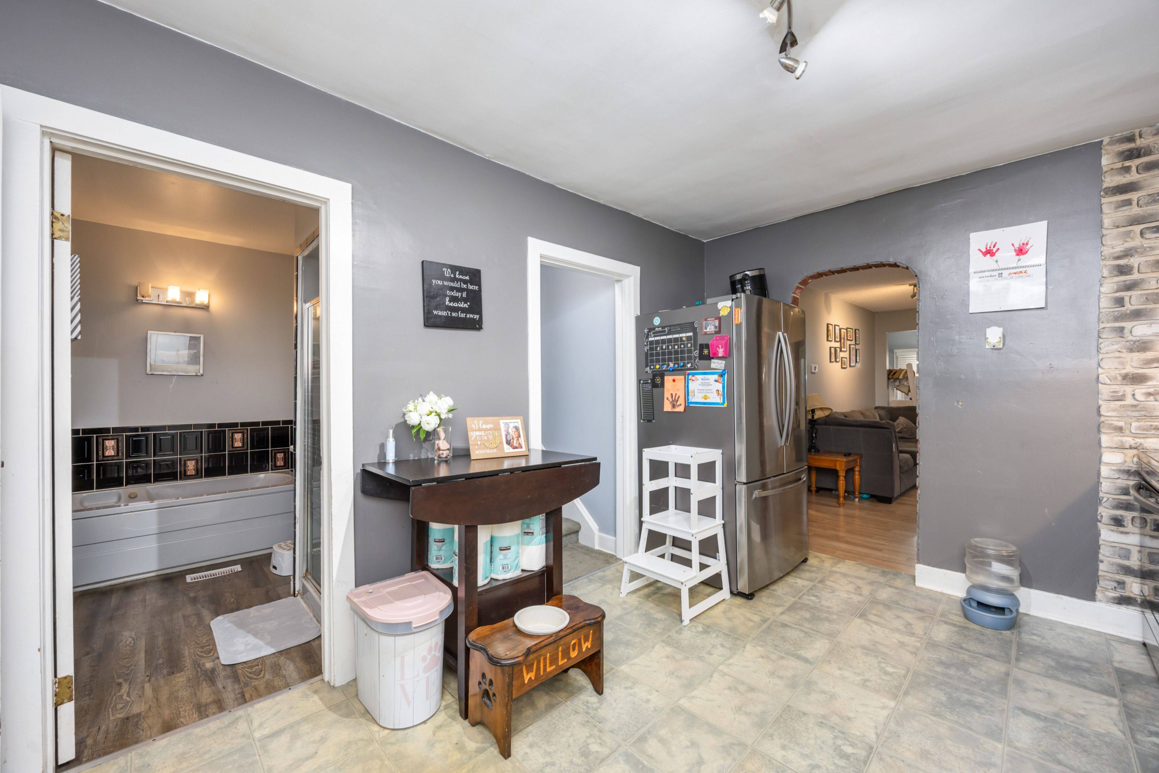 Sarnia, ON N7T 1X5,856 Devine ST