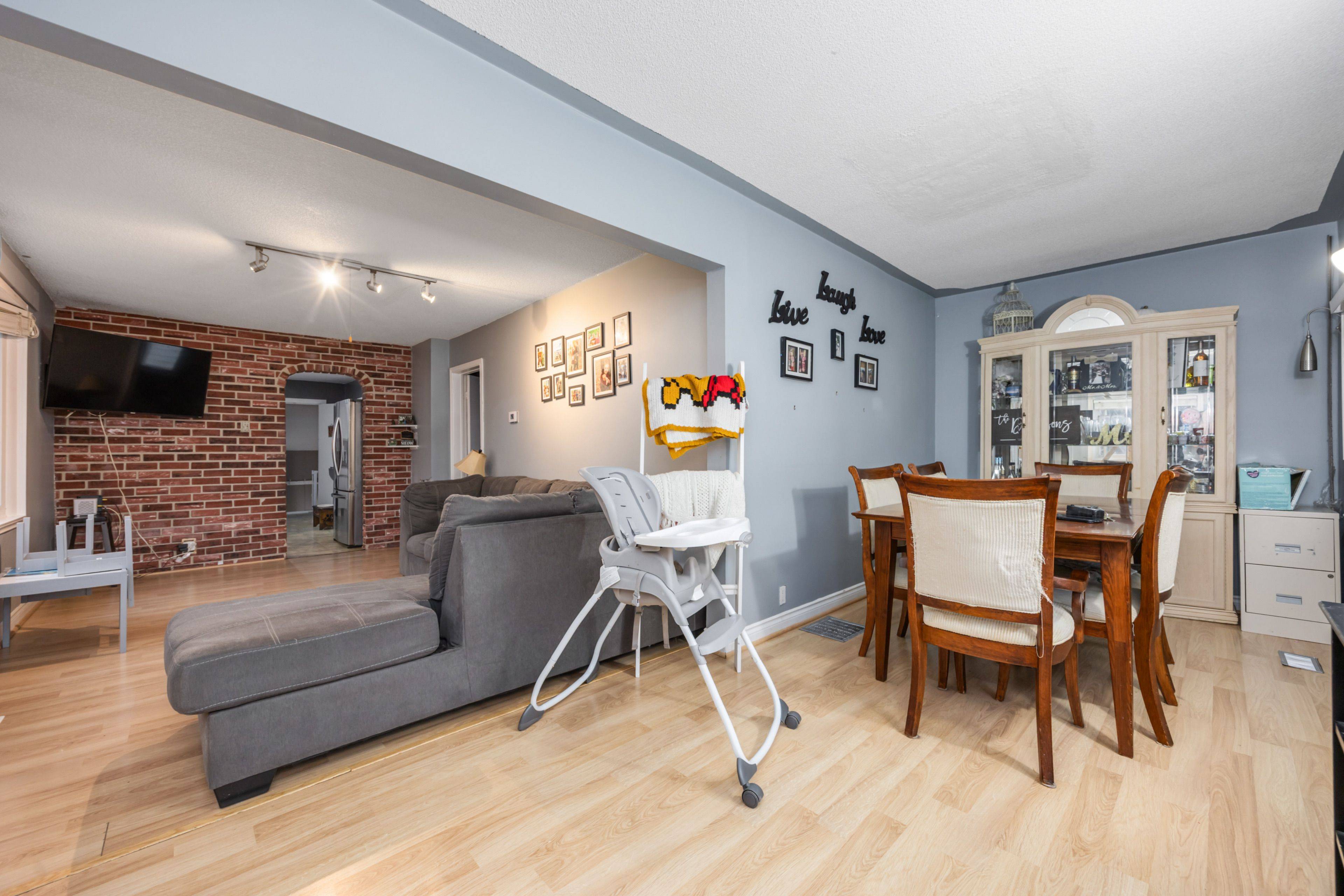 Sarnia, ON N7T 1X5,856 Devine ST