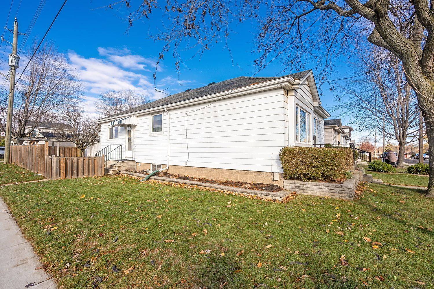 Hamilton, ON L9A 4P1,162 East 18th ST