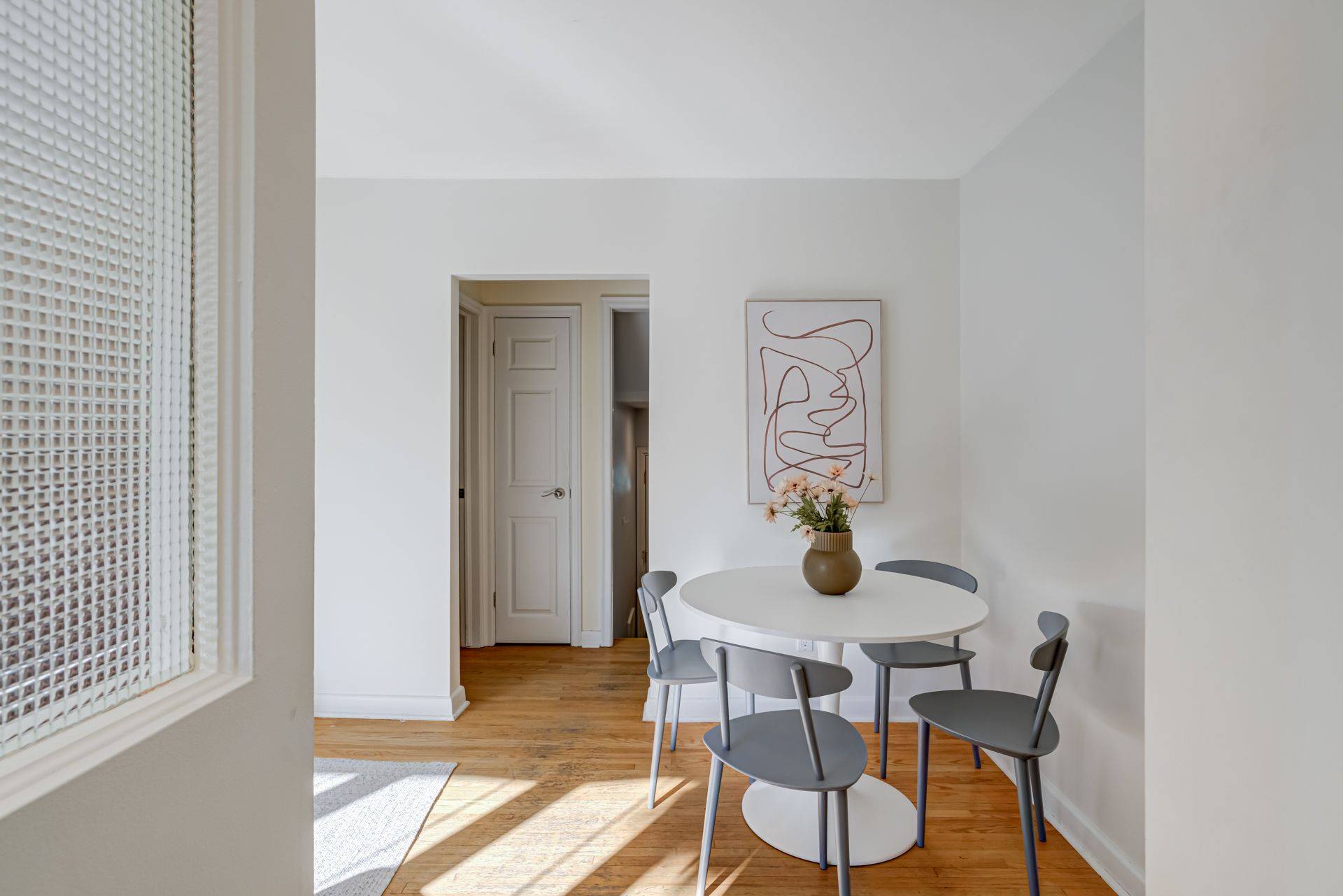 Toronto E04, ON M1P 1Y8,48 Shropshire DR