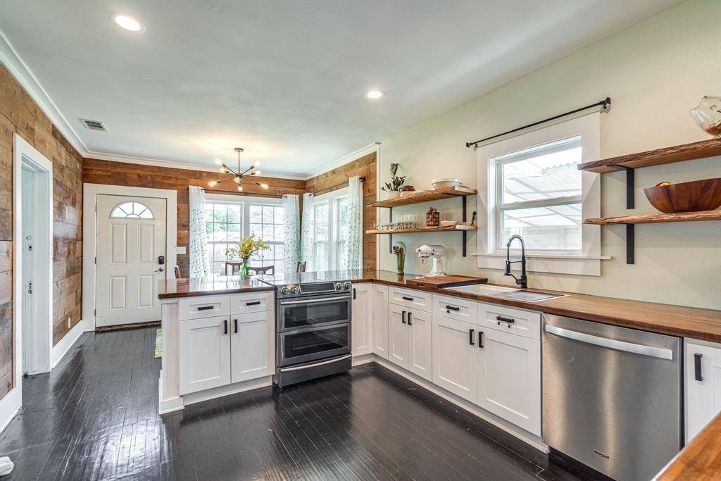 Fort Worth, TX 76103,2706 Bomar Avenue