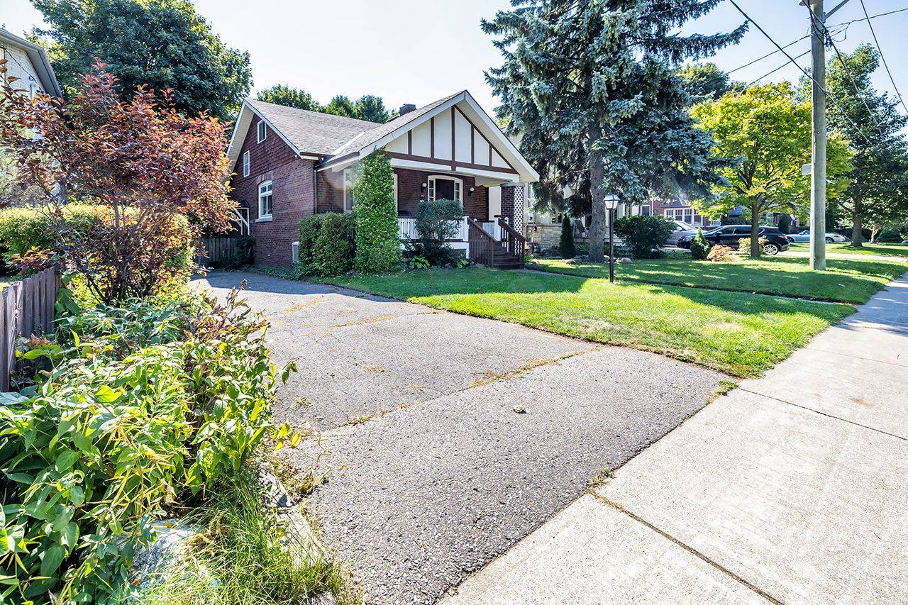 Toronto E08, ON M1M 1B2,39 Kelsonia AVE