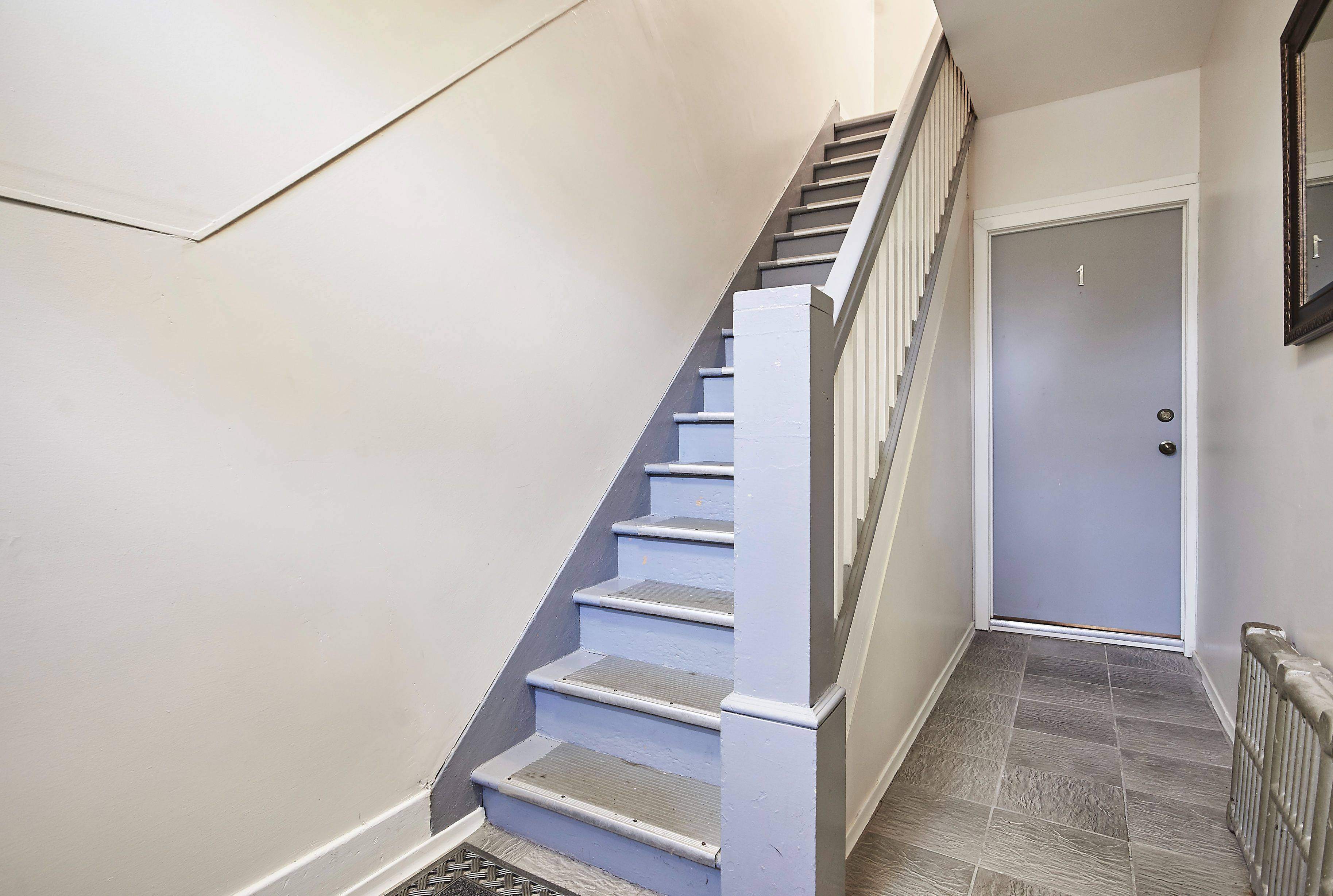 West Centre Town, ON K1Y 1W5,24 St Francis ST #1