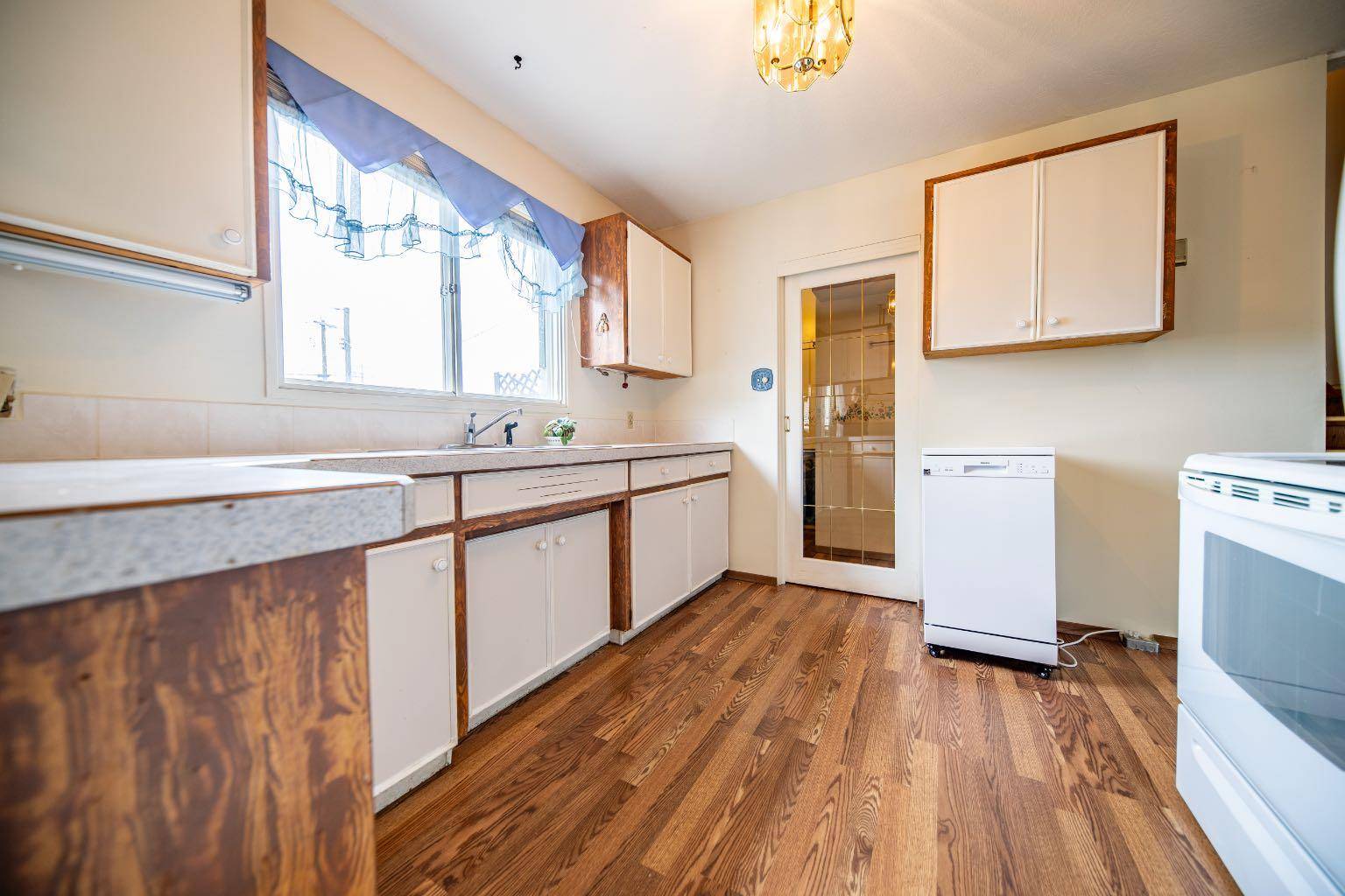 Grande Prairie, AB T8V 0N8,9527 98 AVE