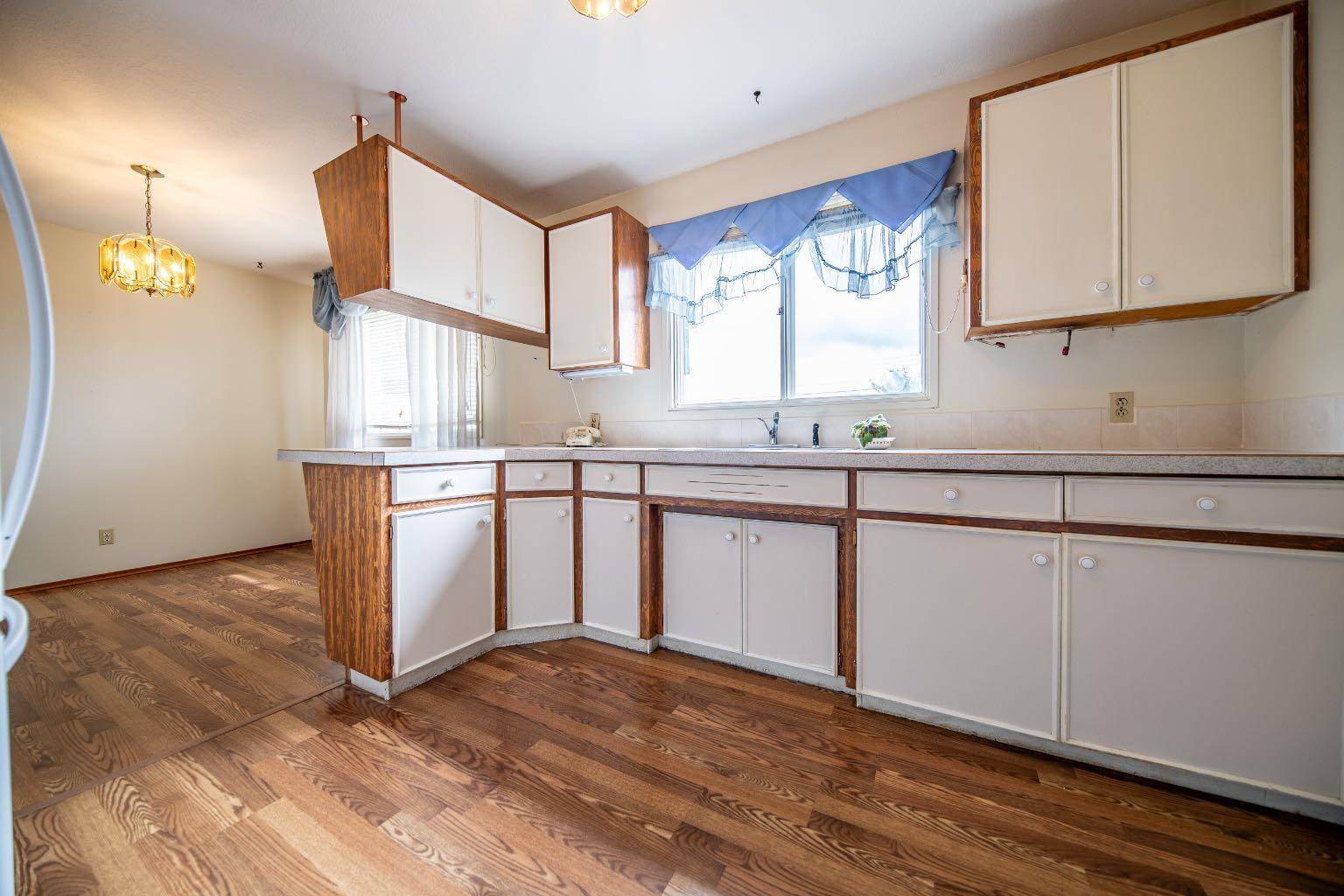 Grande Prairie, AB T8V 0N8,9527 98 AVE