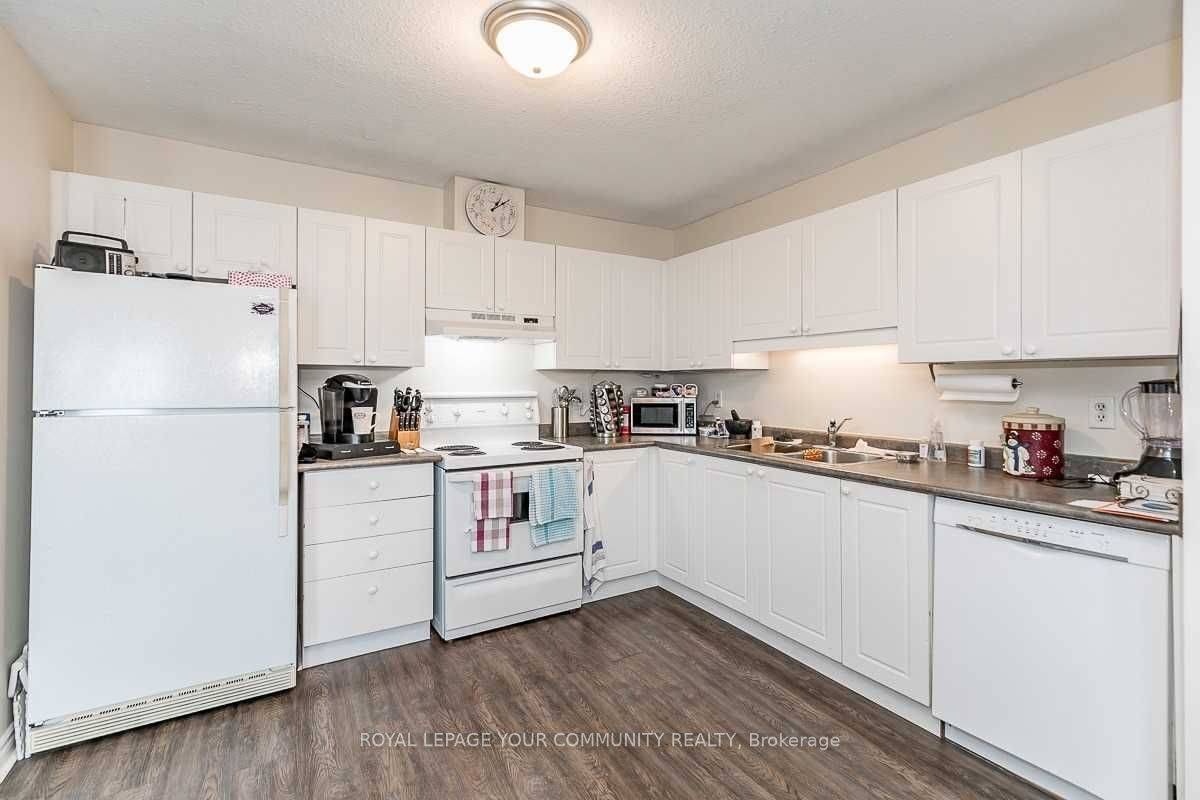 Barrie, ON L4M 6Z3,48 Cassandra DR