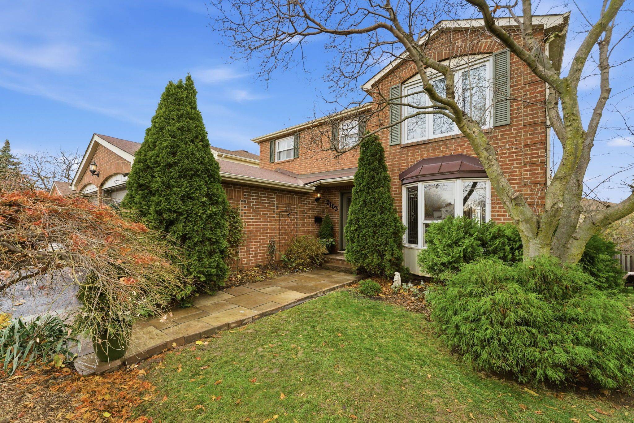 Burlington, ON L7M 2Y2,2163 Winding WAY