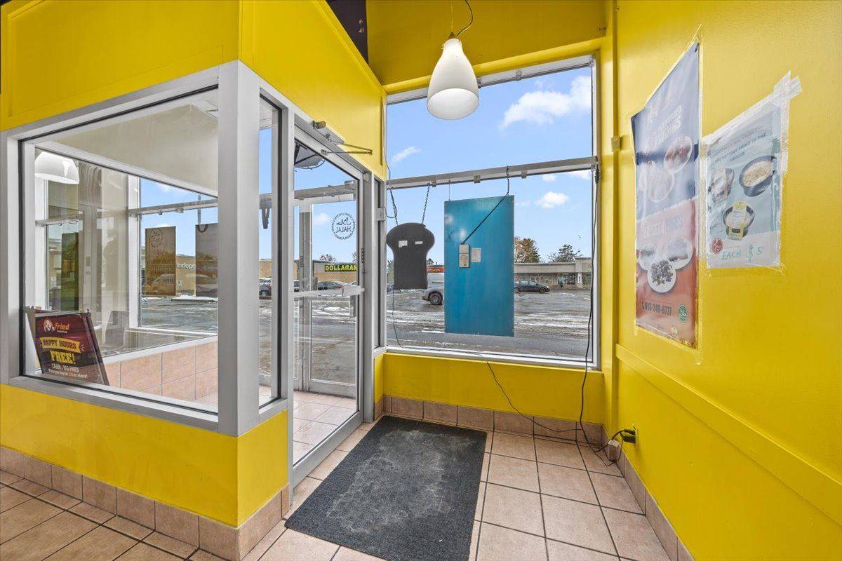 Elmvale Acres And Area, ON K1G 1A4,1910 ST LAURENT BLVD #C002