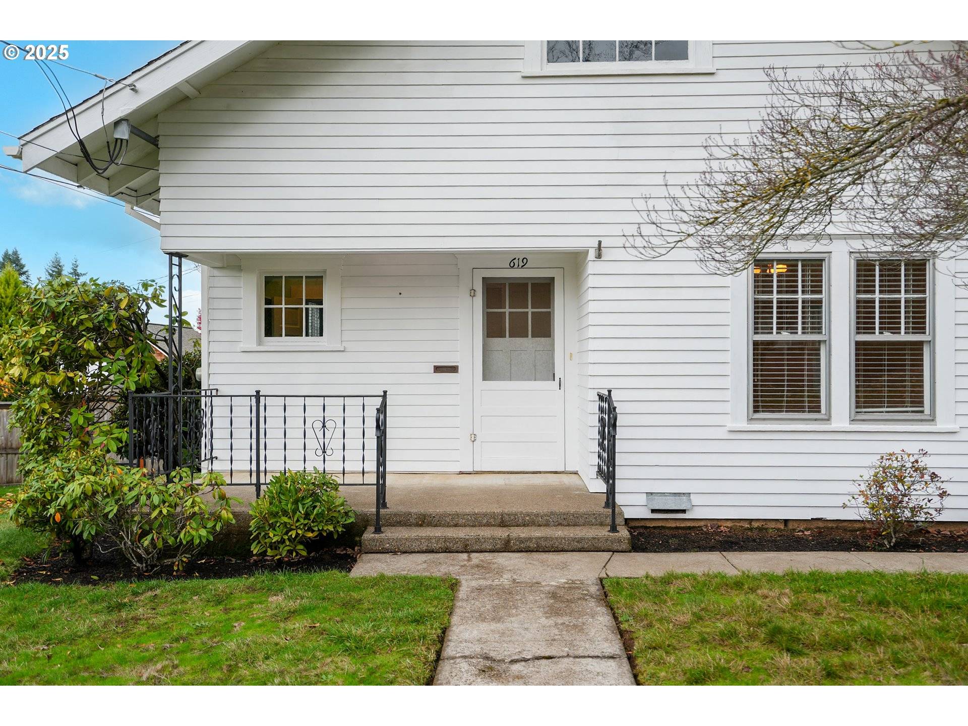 Silverton, OR 97381,619 B ST