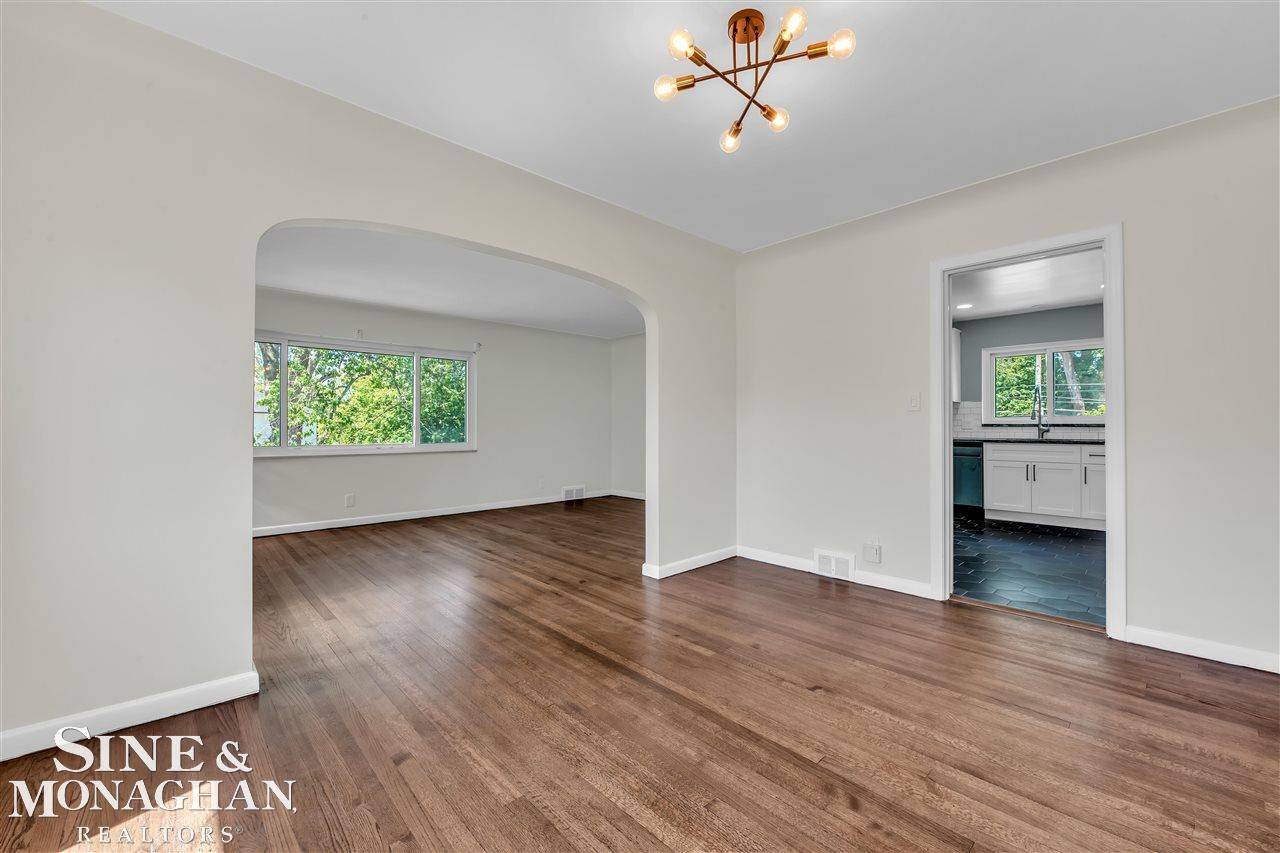 Grosse Pointe Park, MI 48230,796 Harcourt RD