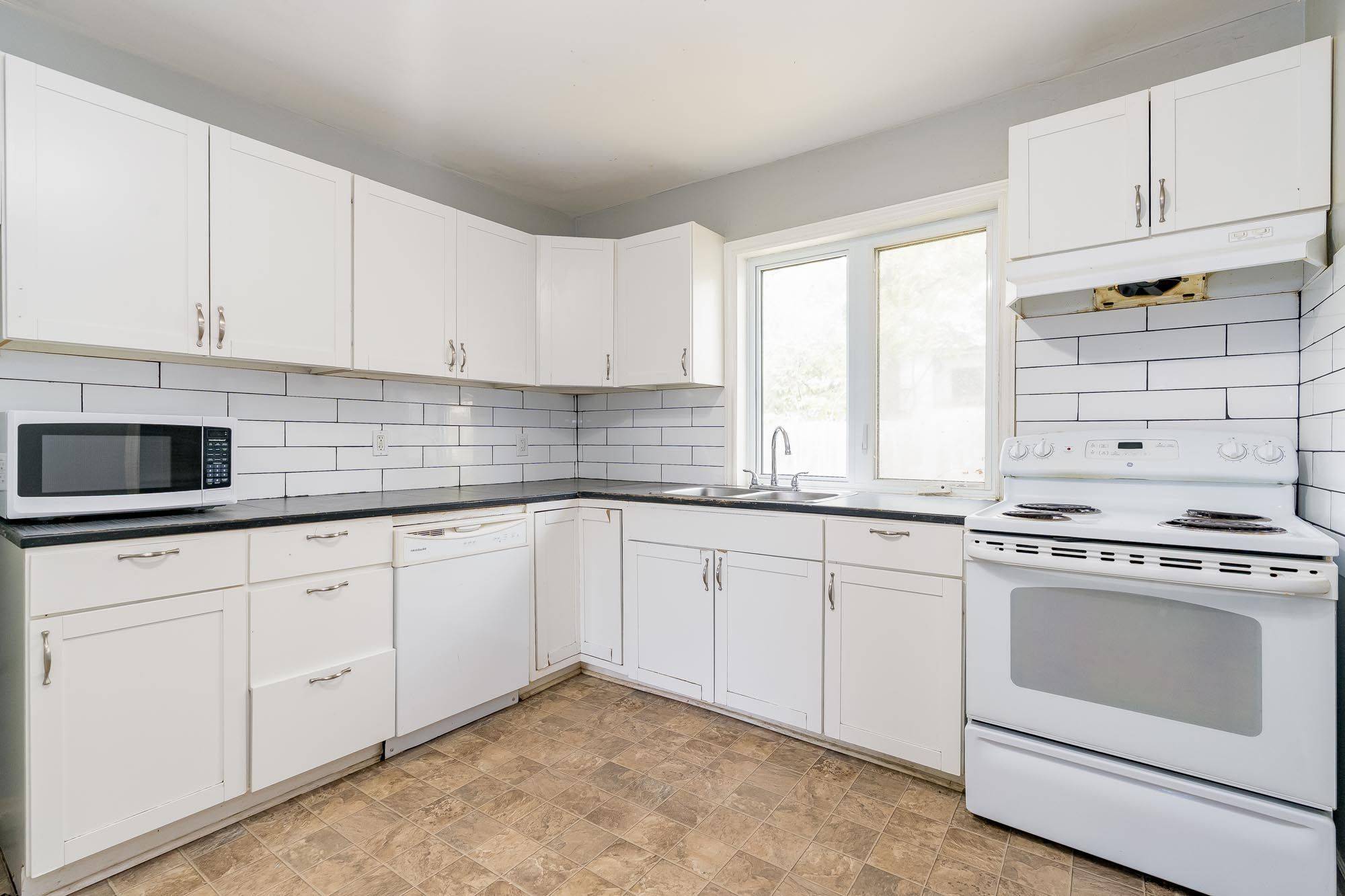 Midland, ON L4R 1K7,405 Bay ST