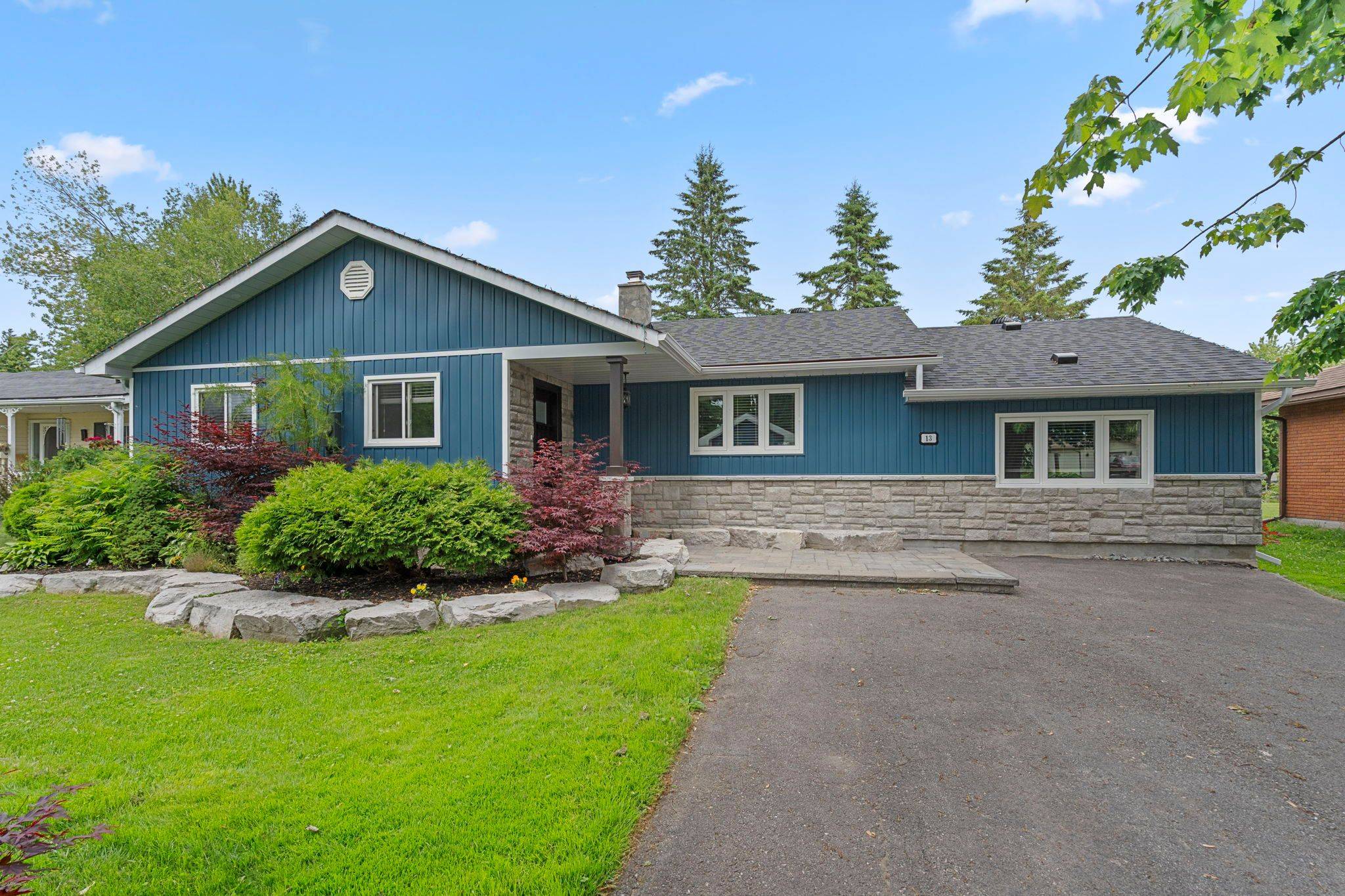 Ramara, ON L0K 1B0,13 Pinetree CT