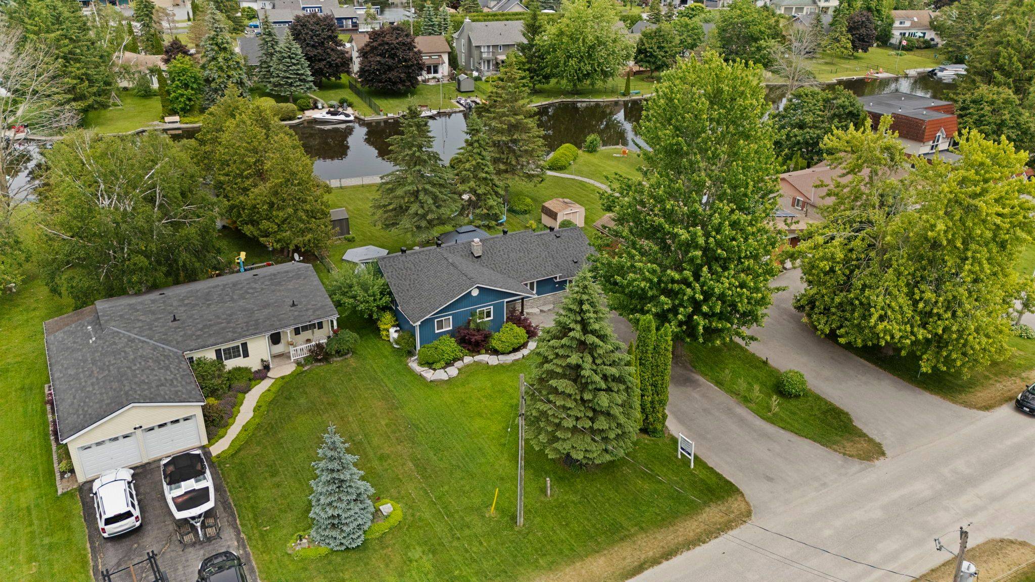 Ramara, ON L0K 1B0,13 Pinetree CT