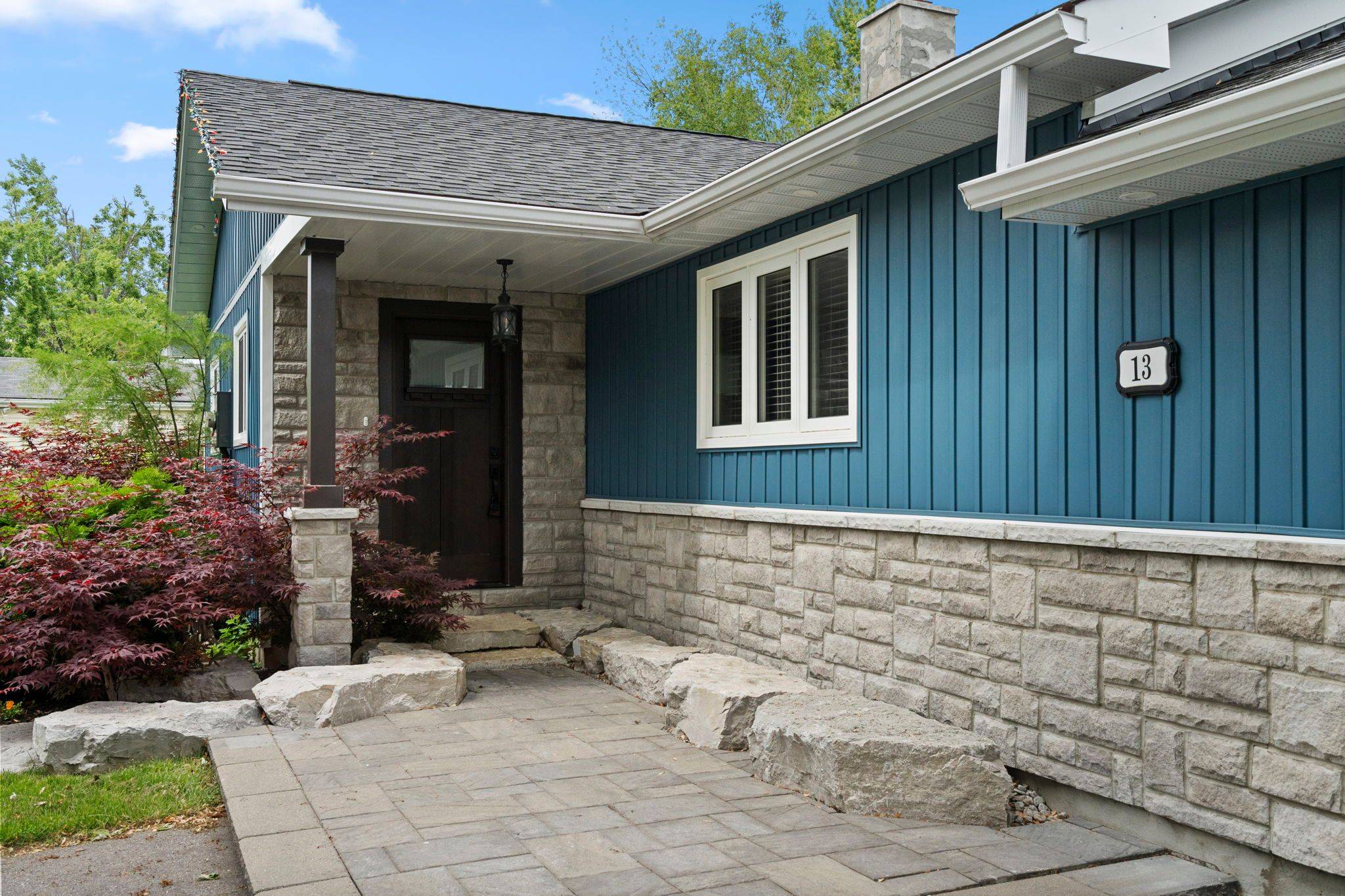 Ramara, ON L0K 1B0,13 Pinetree CT