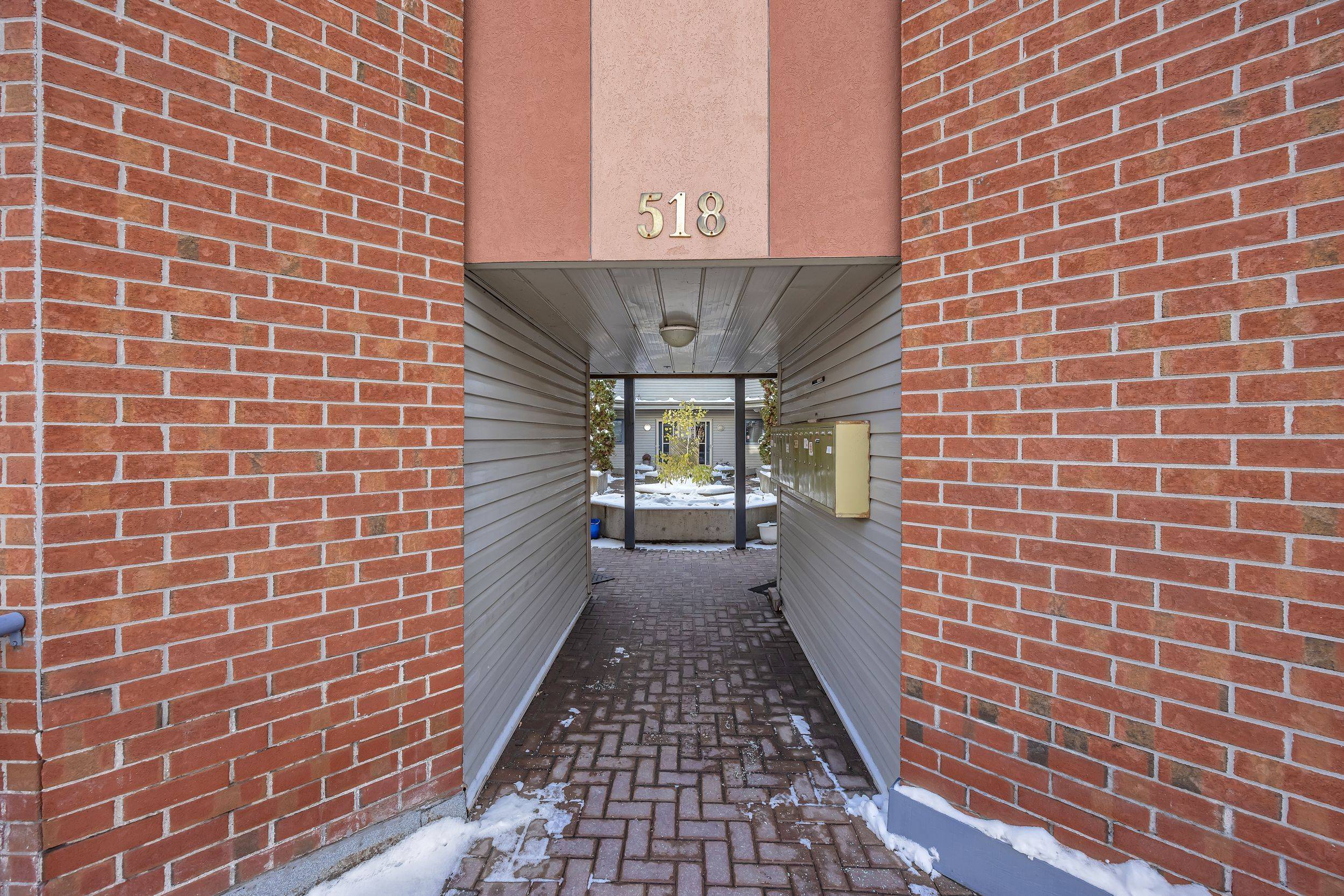 Ottawa Centre, ON K1R 5H5,518 Lisgar ST #2